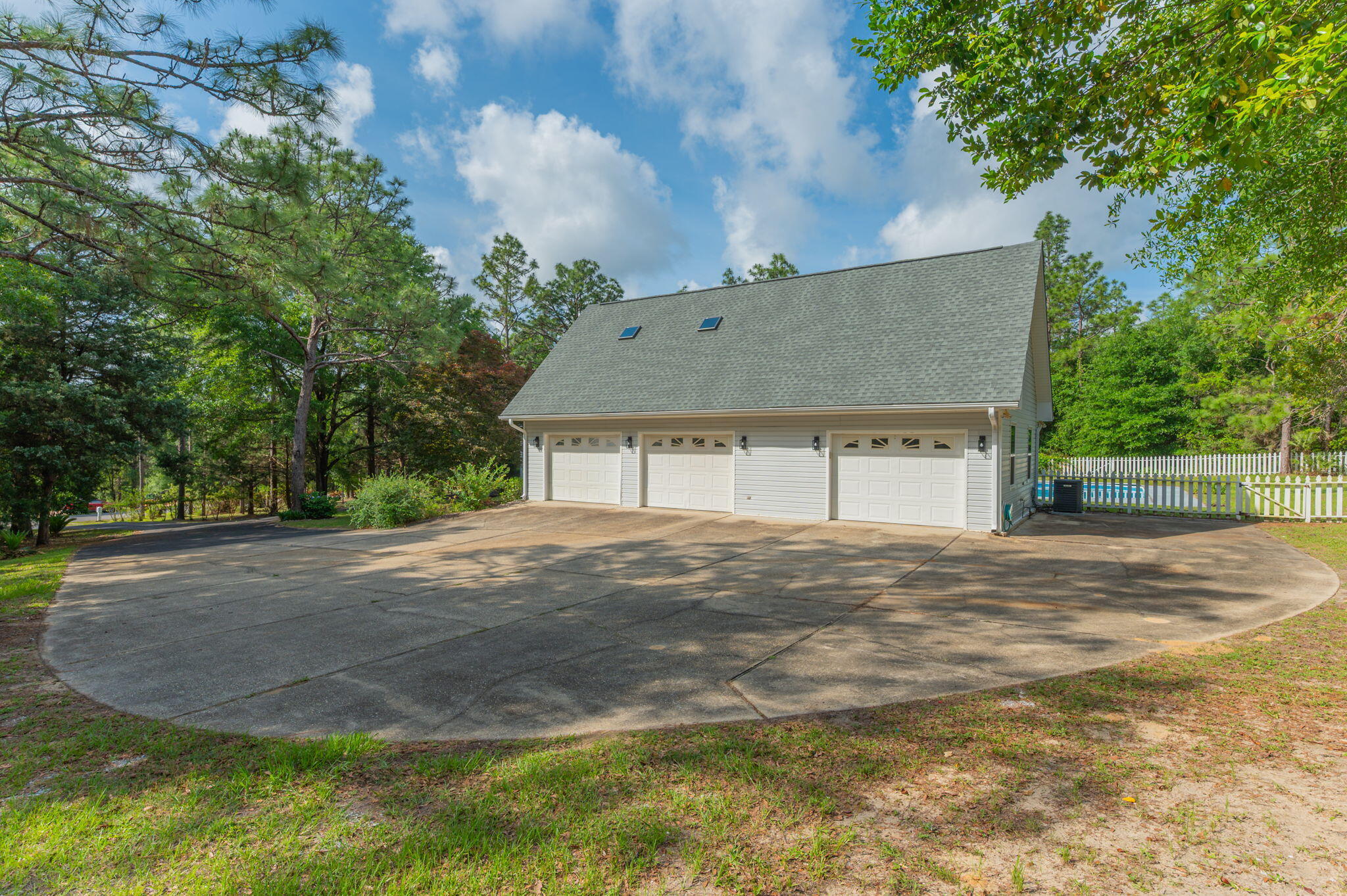 KENNEDY LAKES - Residential