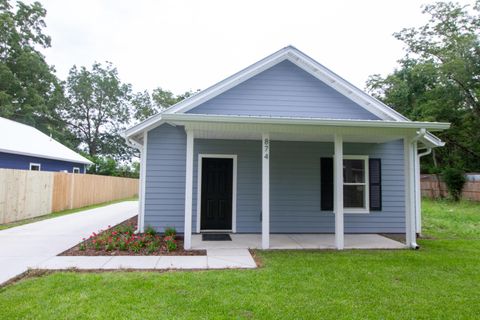 Photo of 874 W Orange Avenue, DeFuniak Springs, FL 32435 (MLS # 970003)
