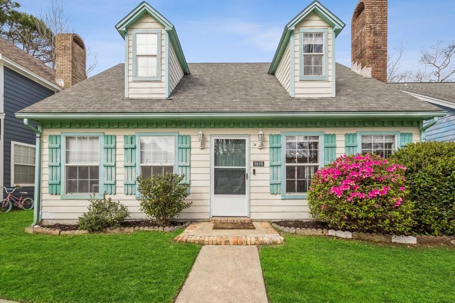 This Willow Bend cottage is situated on a quiet cul-de-sac, mins to beaches, shopping, dining, Hurlburt Field, and Eglin AFB. Fantastic floor plan with the downstairs primary suite separated from guests provides privacy. Large ensuite with double vanities, walk-in closet, tub/shower and a bay window. Spacious living room with cozy fireplace, custom mantle/hearth, recessed lighting. Updated kitchen boasts new appliances and lots of windows pouring in natural light. Laundry room has cabinetry for extra storage, washer and dryer! Rear patio perfect for grilling. Exterior storage building. Half bath conveniently located off the living room. Upstairs you will find another full bathroom, & twin bedrooms with vaulted ceilings. Many updates making this home move in ready! See this turnkey today!