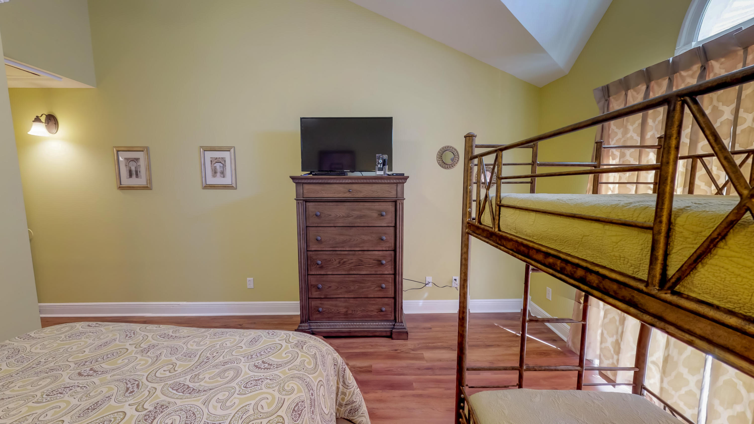 VANTAGE POINTE - Residential