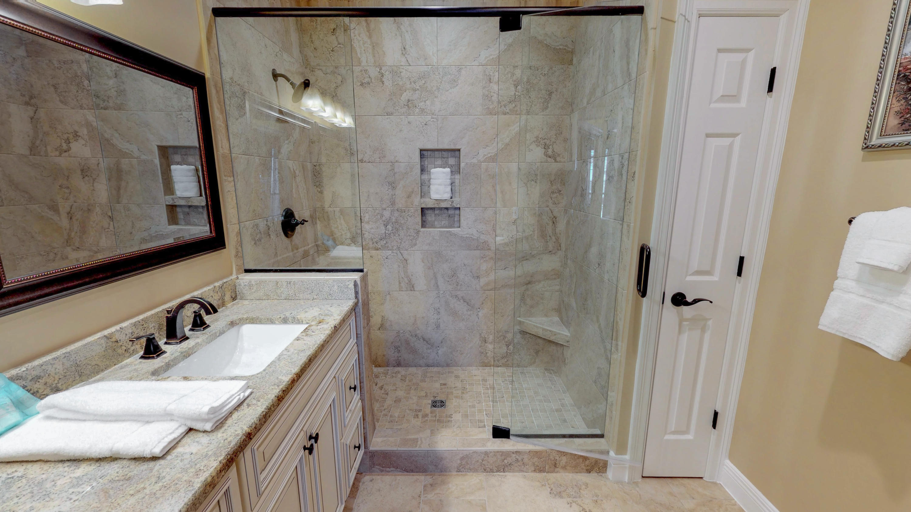 VANTAGE POINTE - Residential