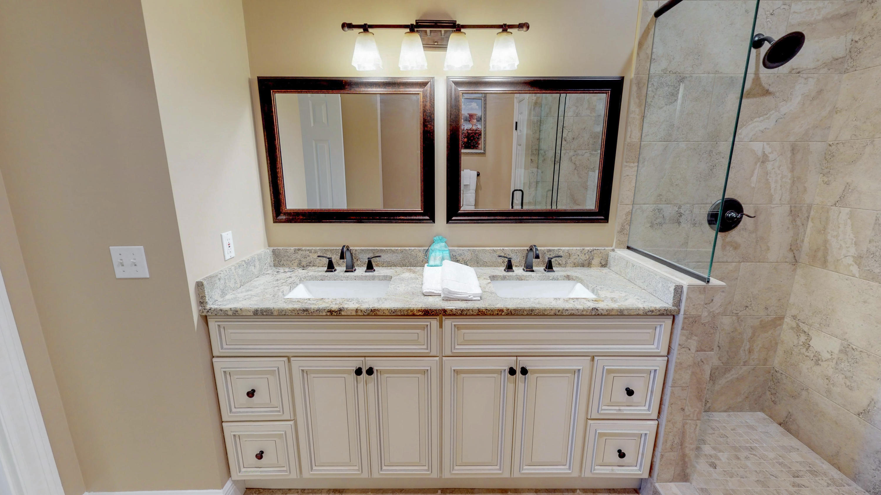 VANTAGE POINTE - Residential