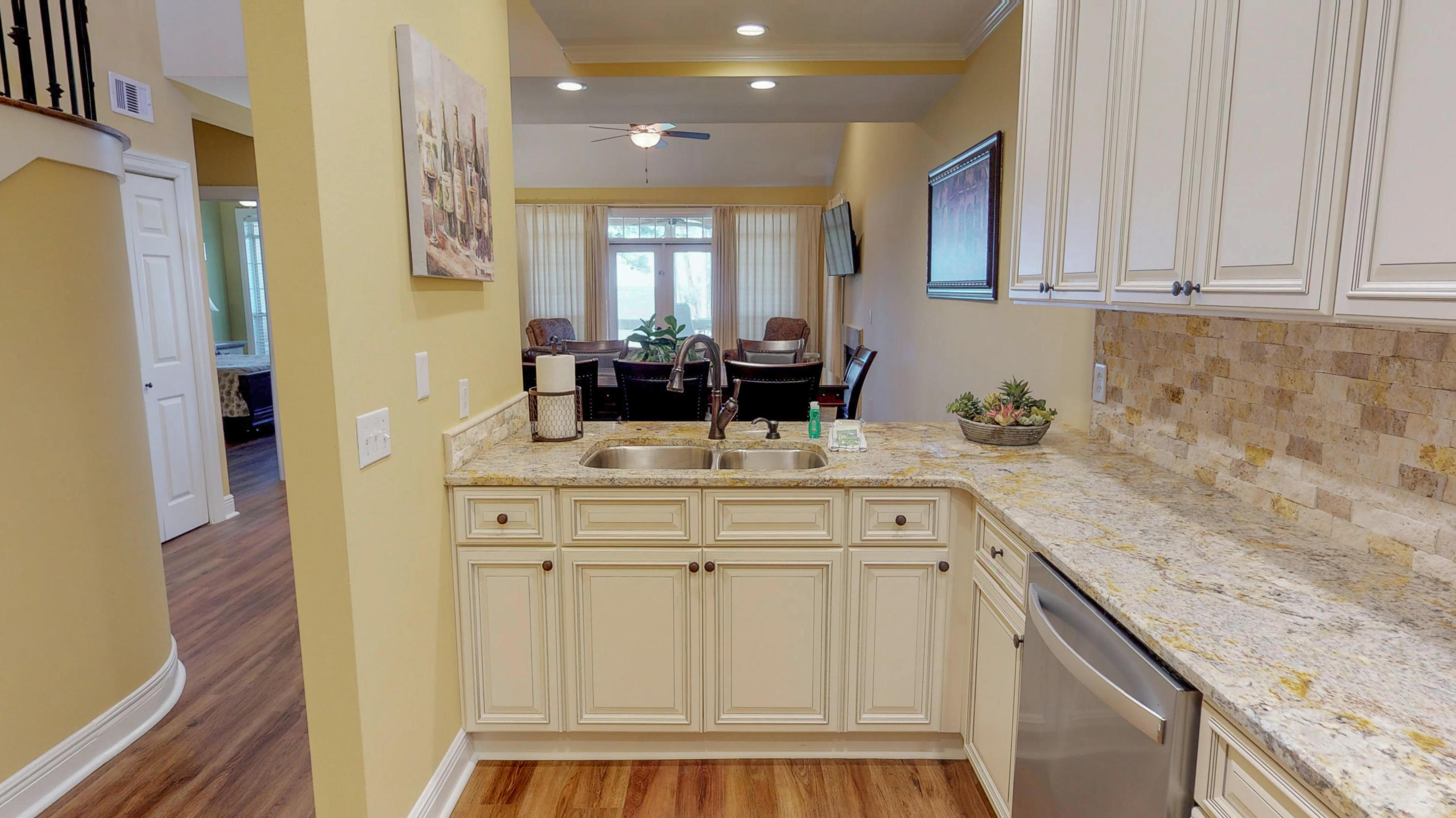 VANTAGE POINTE - Residential