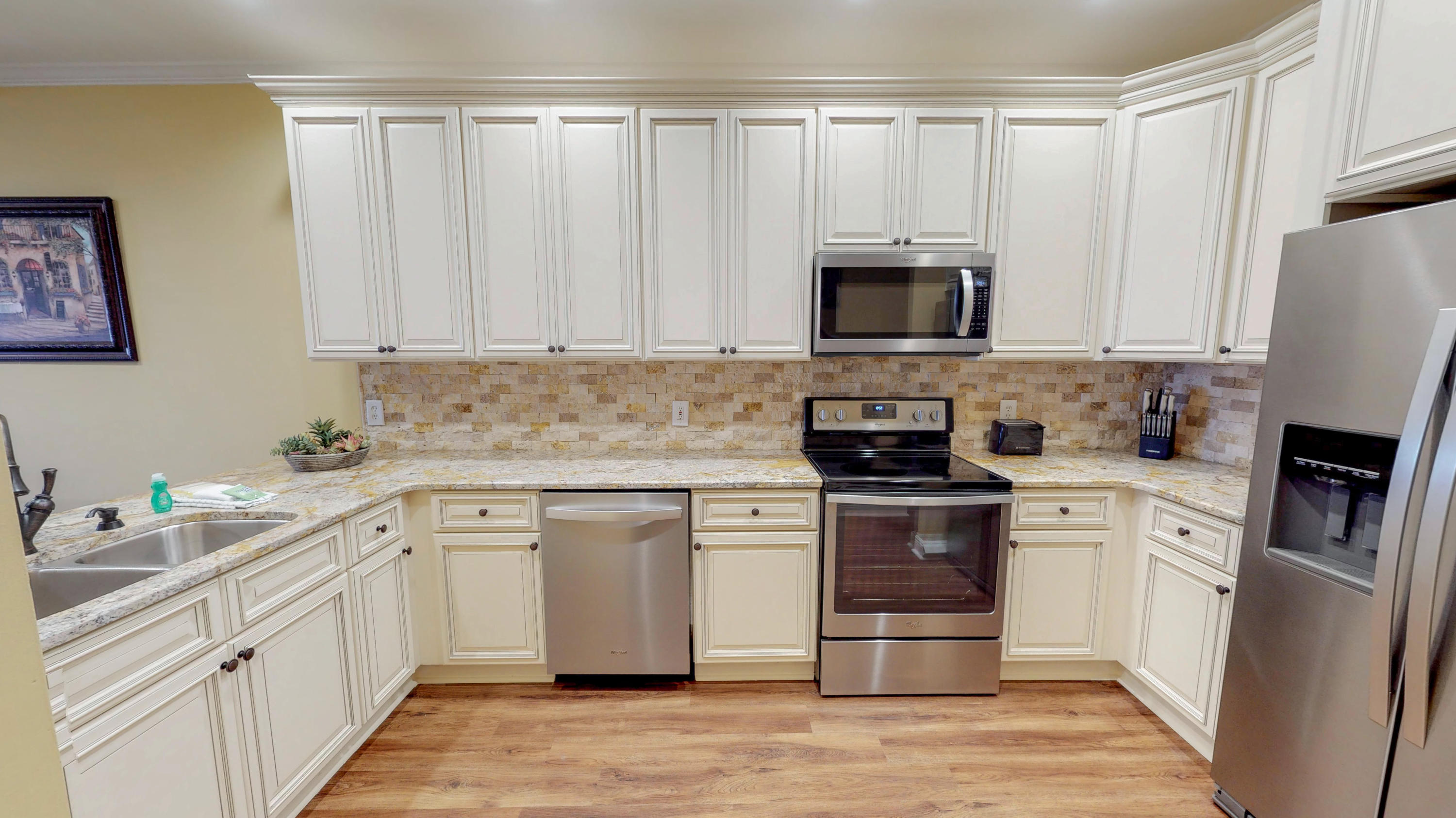 VANTAGE POINTE - Residential