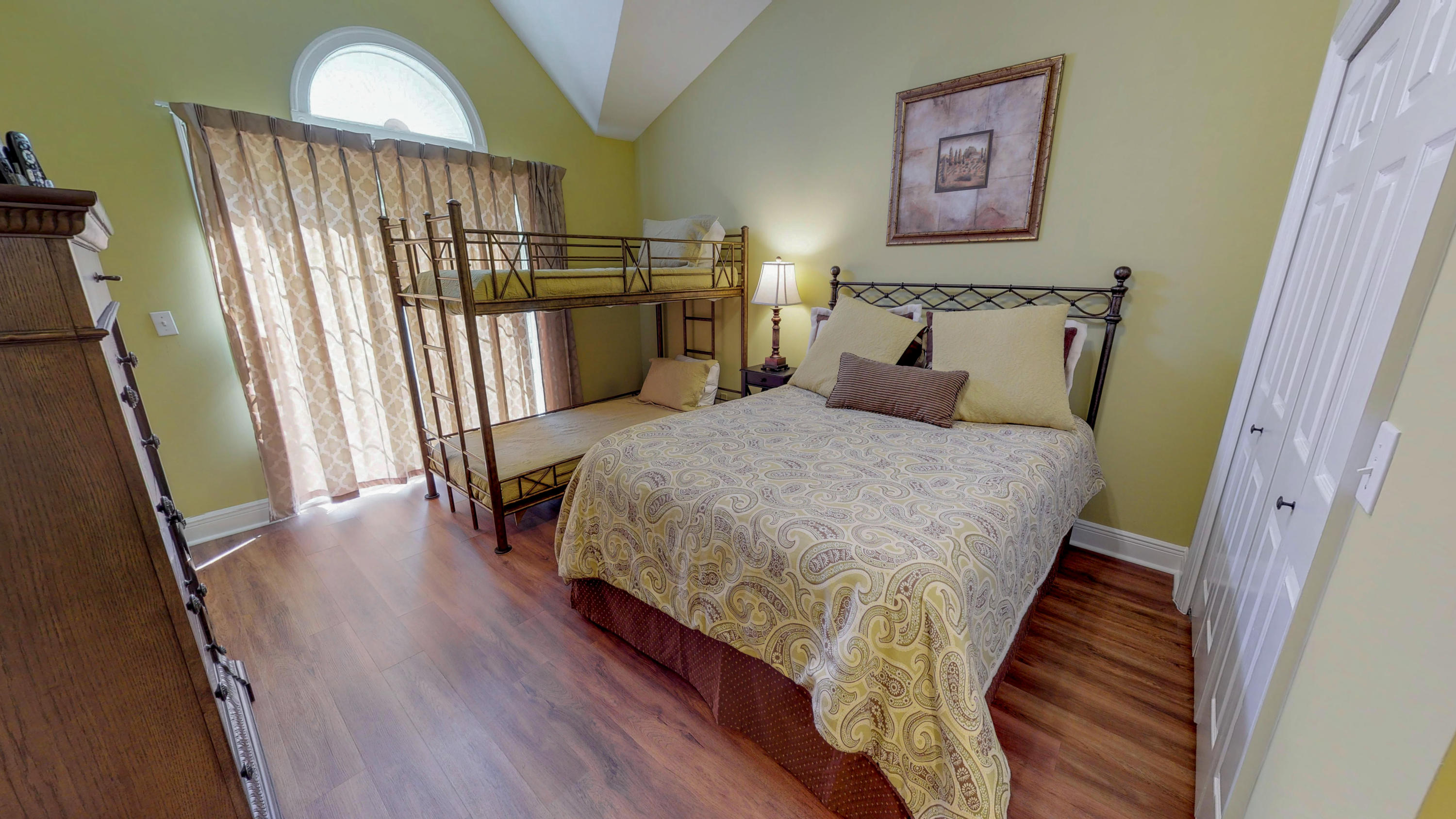 VANTAGE POINTE - Residential