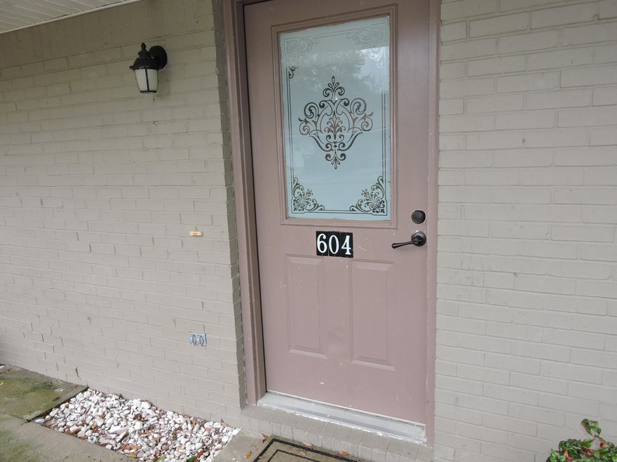 Available NOW! $50 off the 1st Months Rent!
Great Value located in the center of Crestview. This 2 bedroom/2 bath unit is tiled throughout with washer/dryer hookups inside the unit. Owner includes water/sewer/trash, pest control, and lawn maintenance in the rent. NO PETS or Smoking in the unit! Call today to schedule your personal showing!