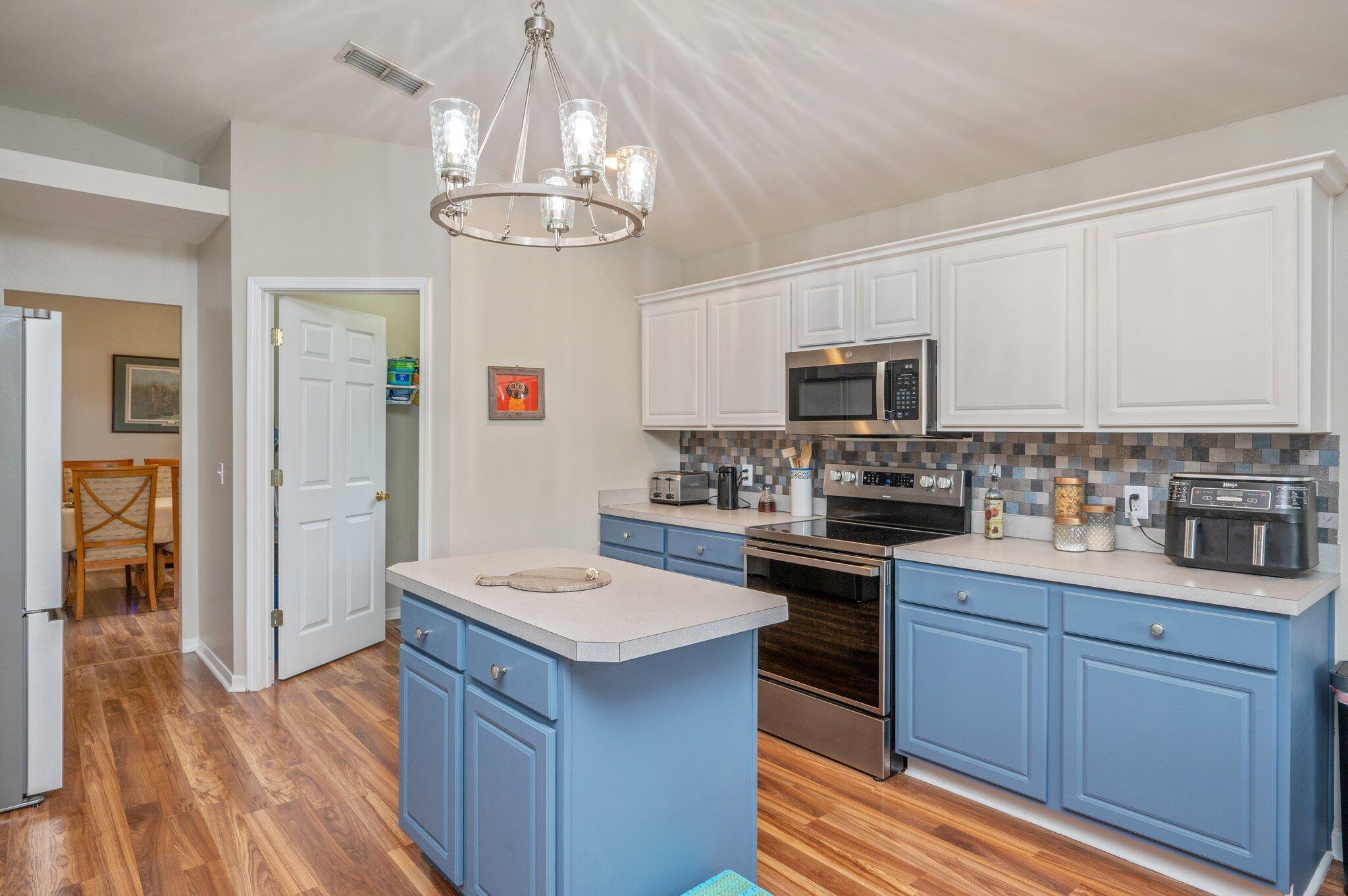 COUNTRYVIEW ESTATES 10TH ADDN - Residential