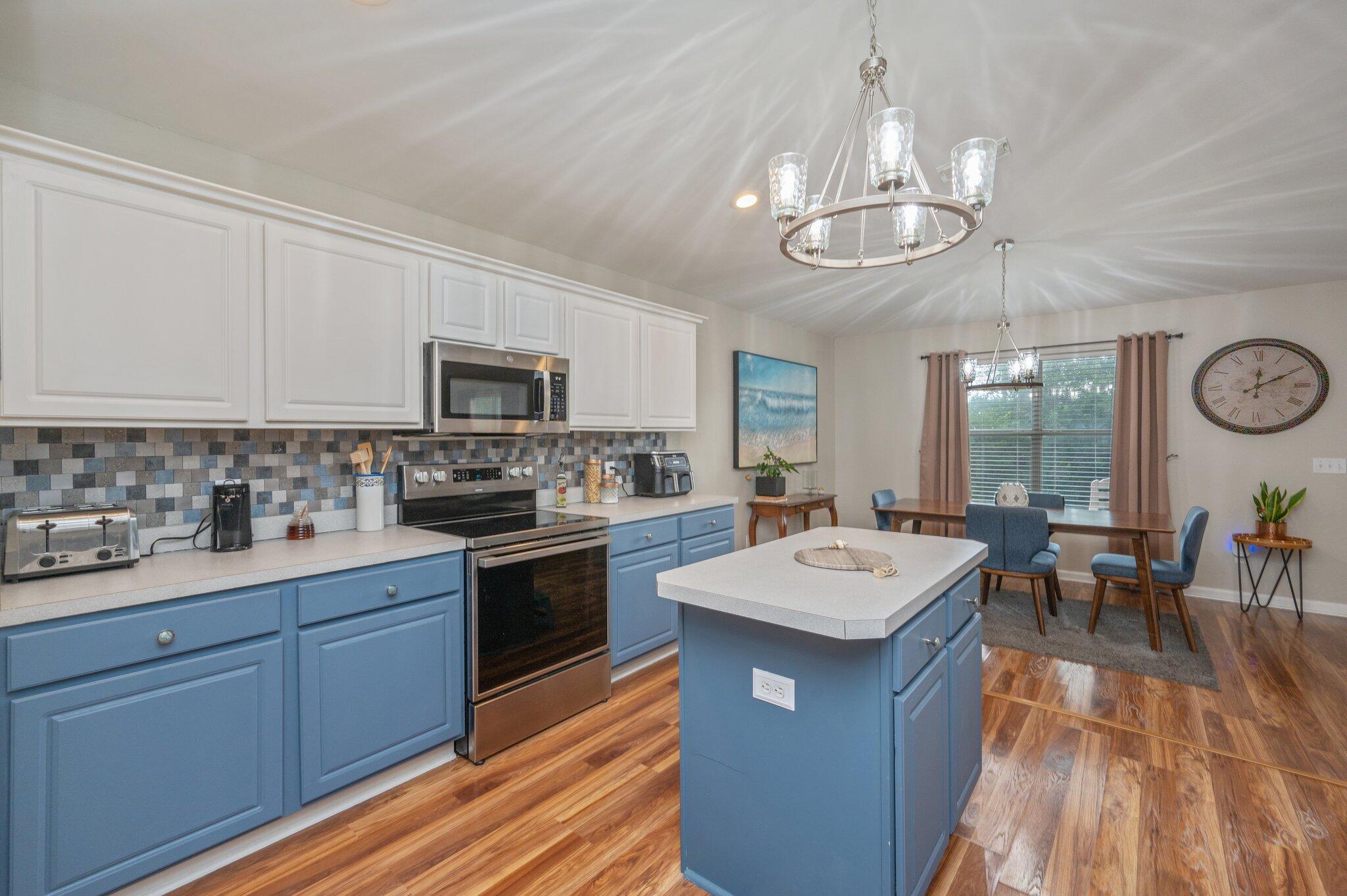 COUNTRYVIEW ESTATES 10TH ADDN - Residential