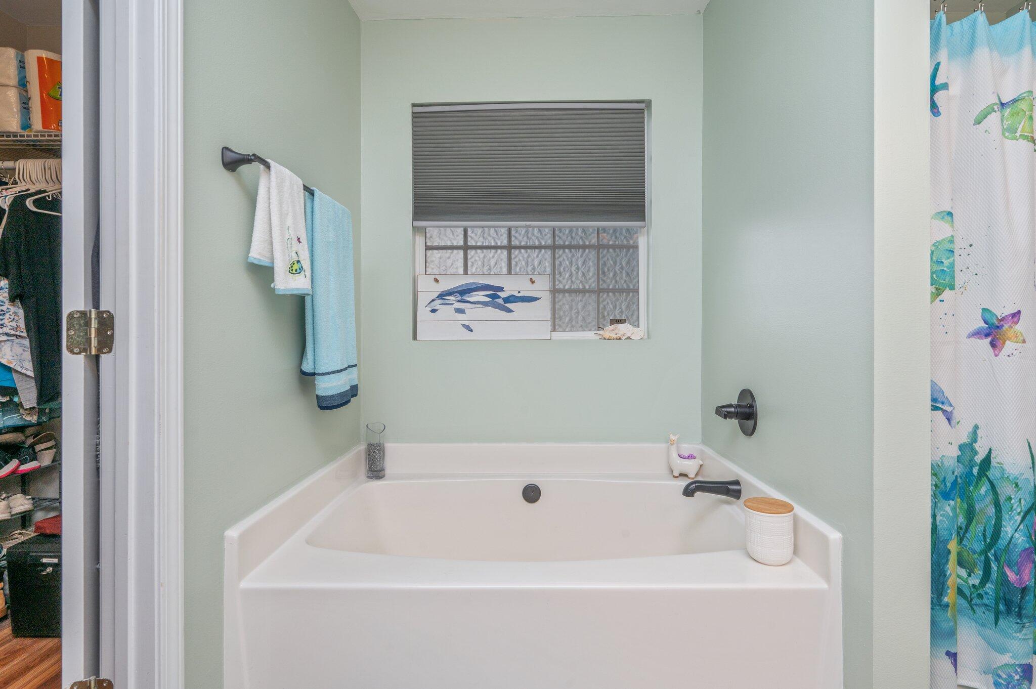 COUNTRYVIEW ESTATES 10TH ADDN - Residential