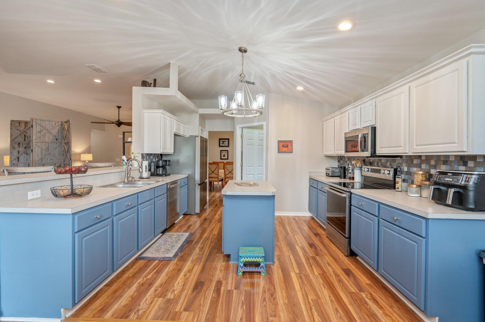 COUNTRYVIEW ESTATES 10TH ADDN - Residential