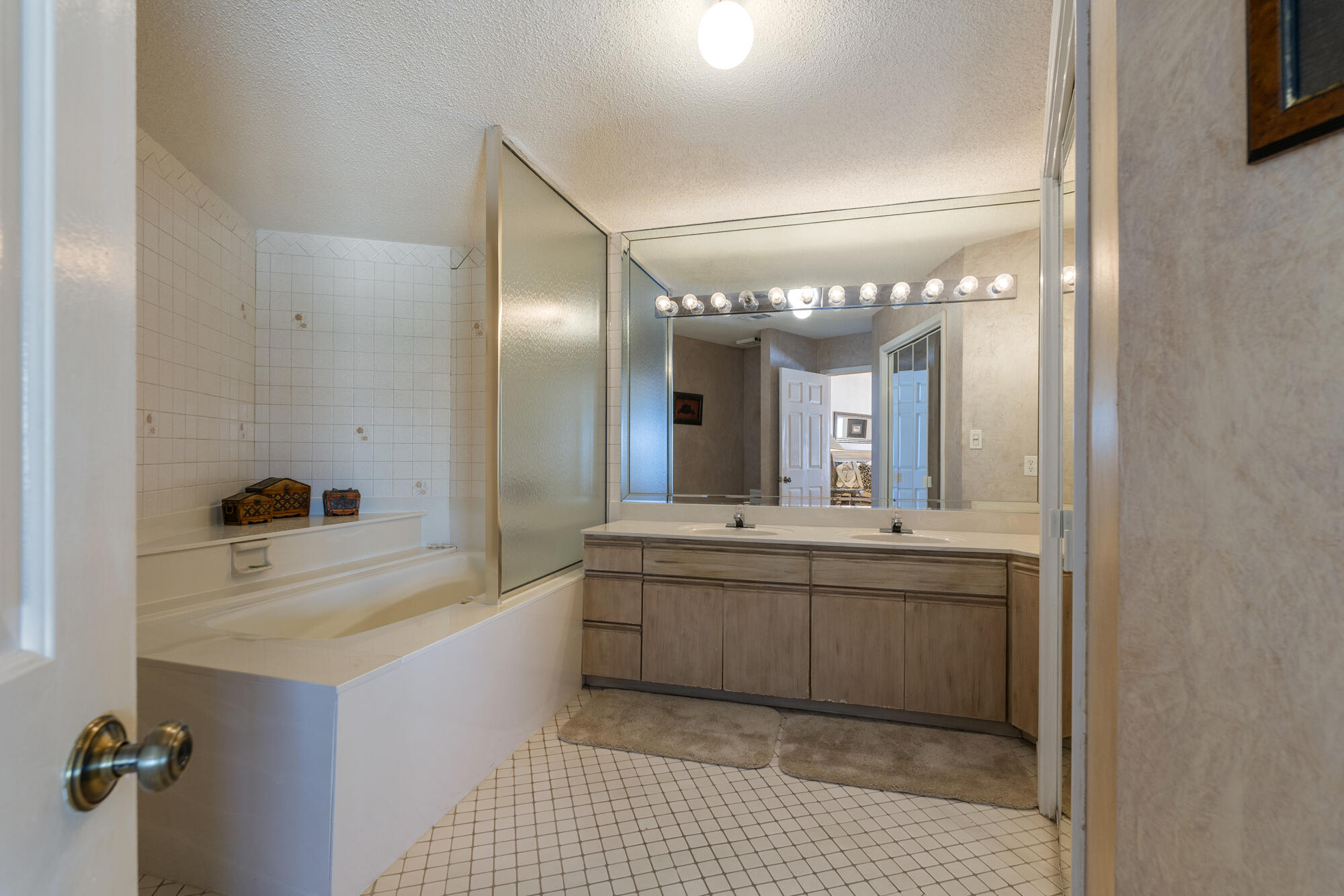 SANDSPUR CONDO - Residential