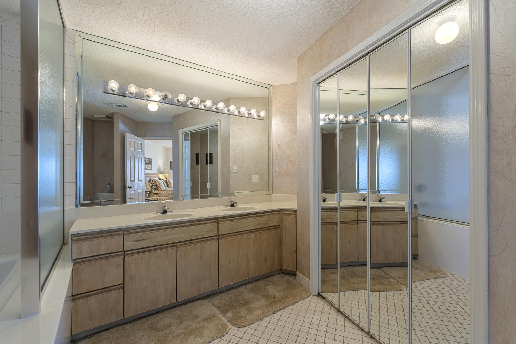 SANDSPUR CONDO - Residential