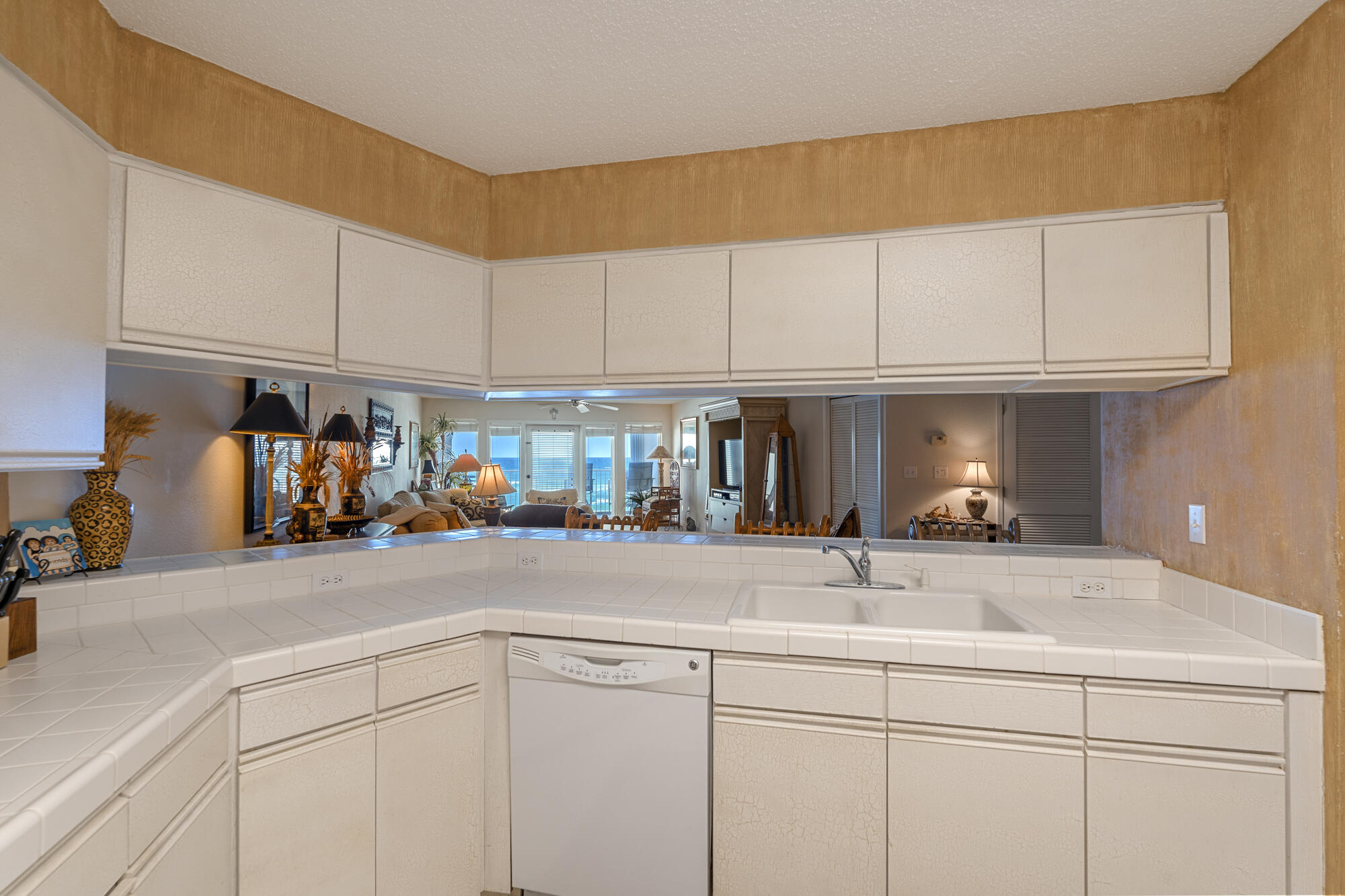 SANDSPUR CONDO - Residential