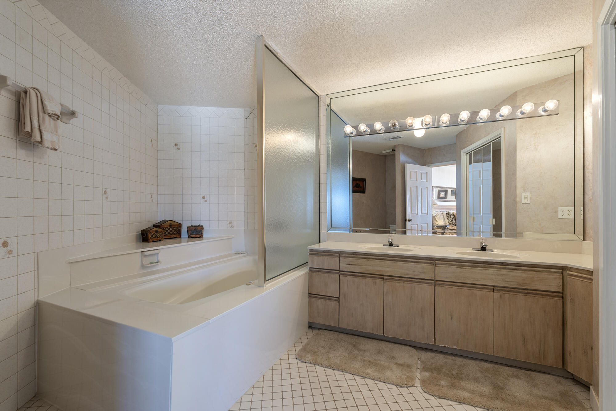 SANDSPUR CONDO - Residential