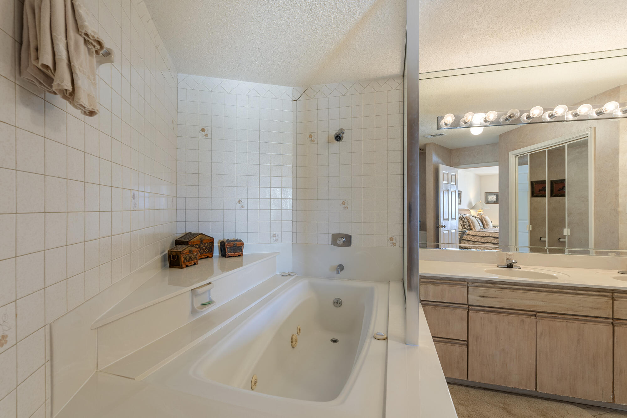 SANDSPUR CONDO - Residential