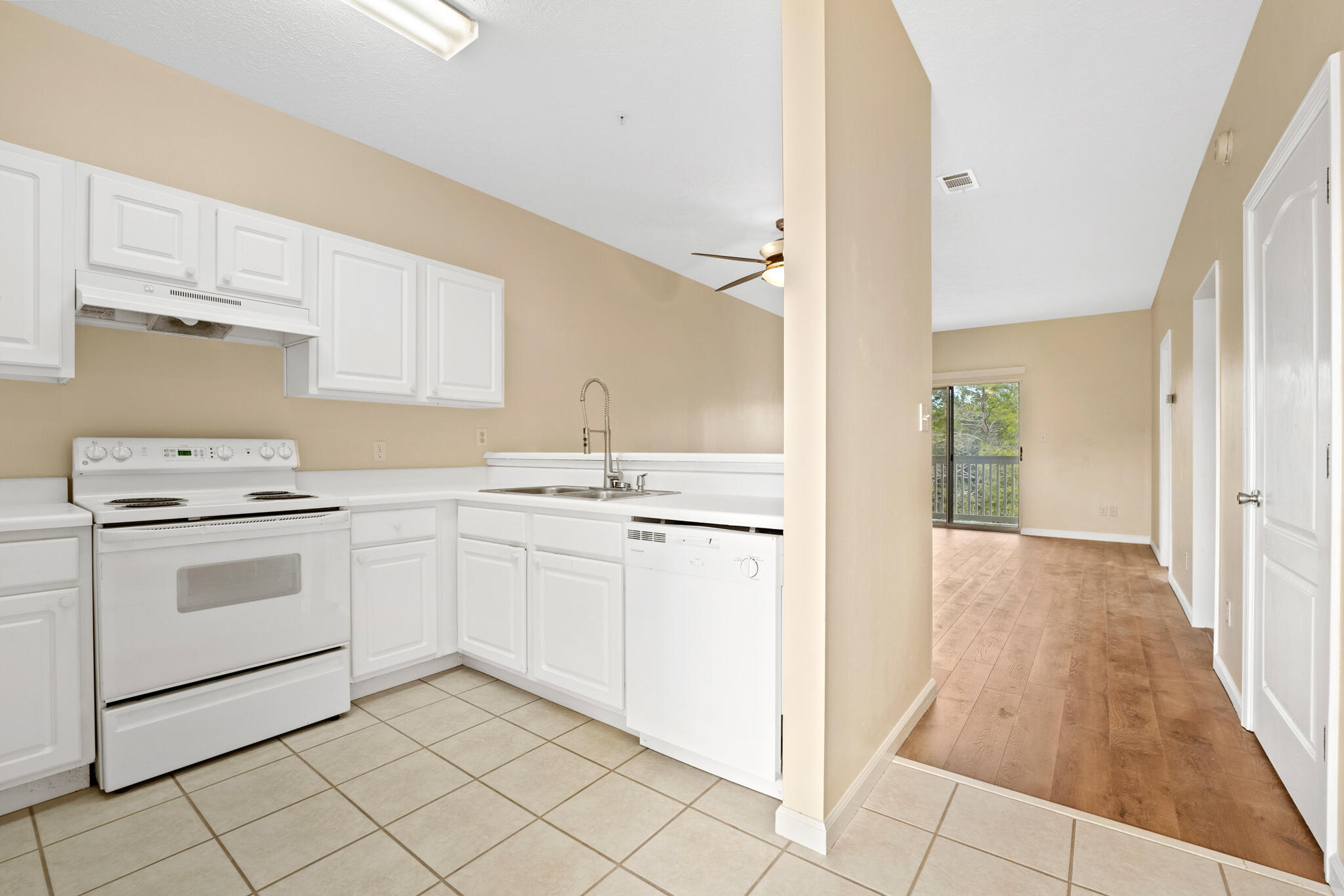 HERONS WATCH CONDO PH 1 - Residential