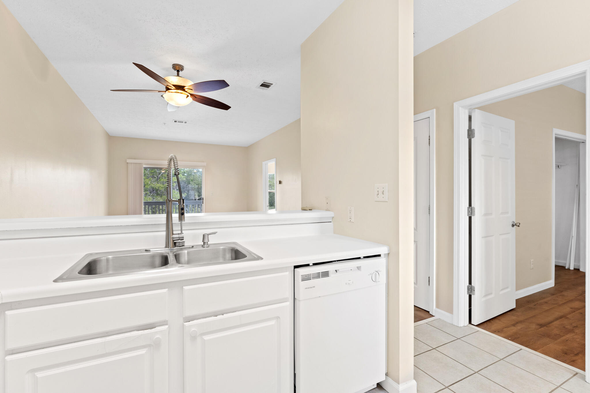 HERONS WATCH CONDO PH 1 - Residential