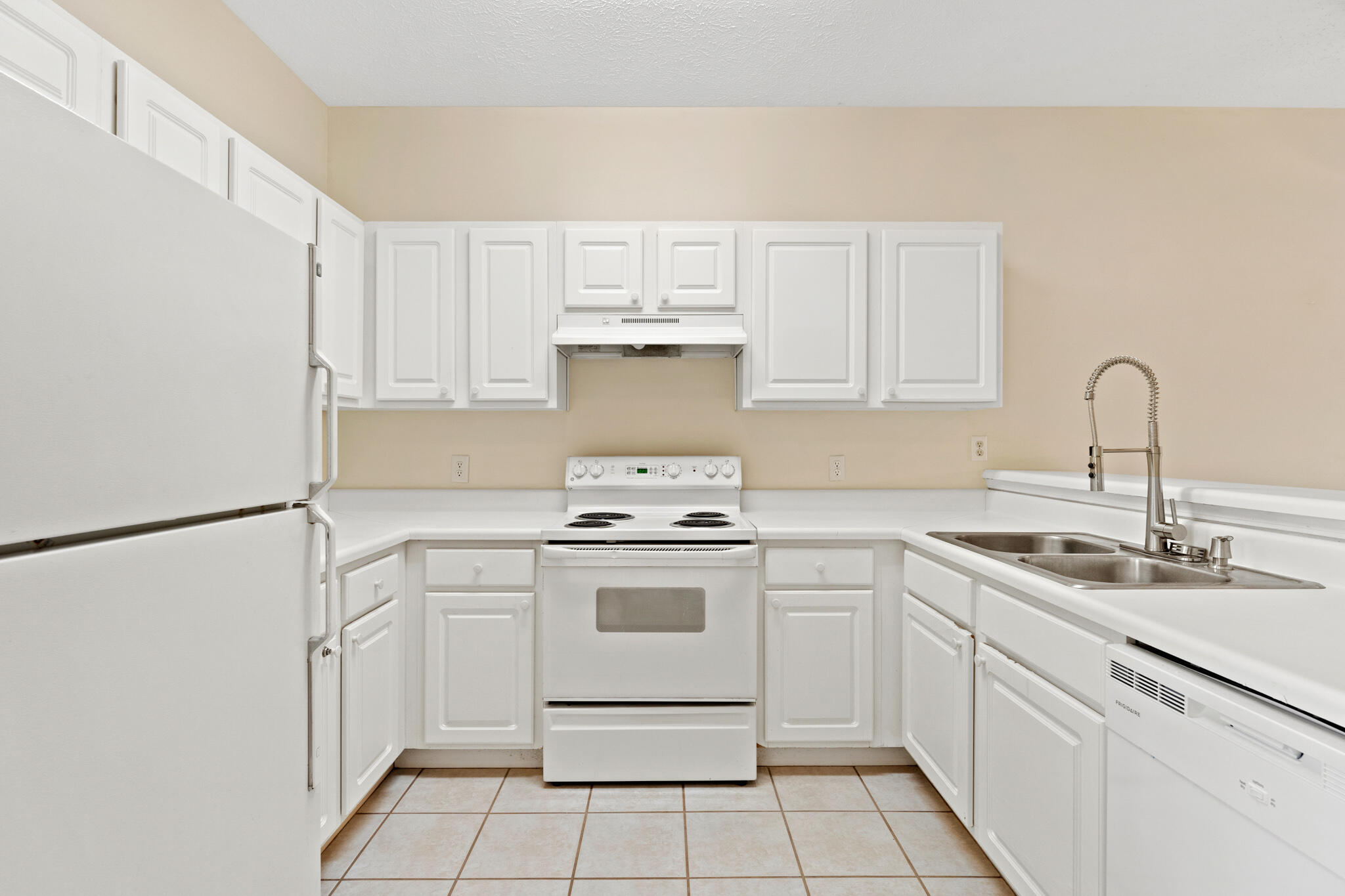 HERONS WATCH CONDO PH 1 - Residential