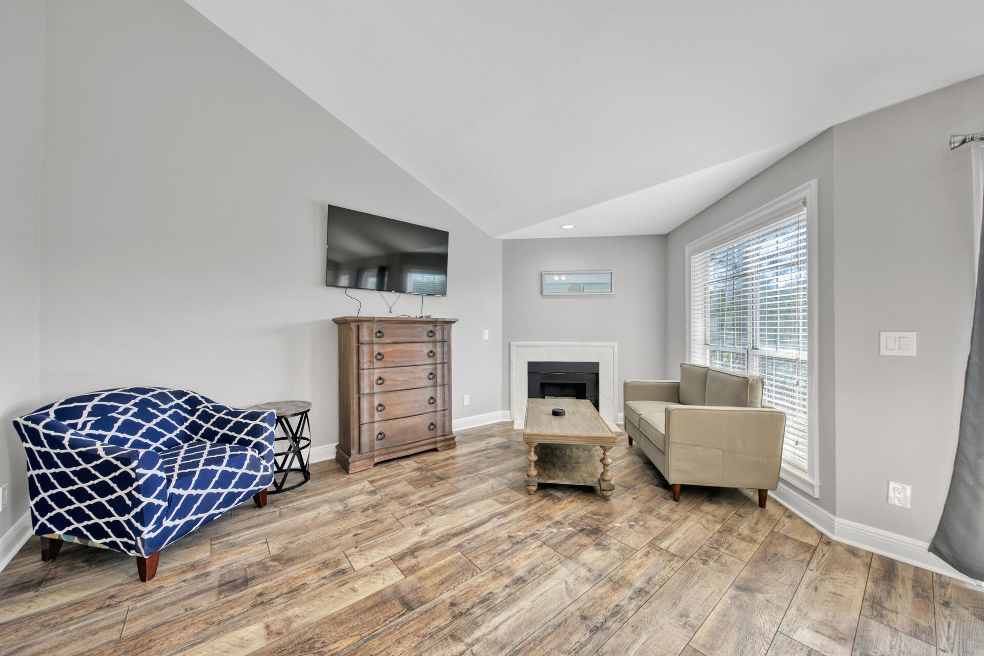 VANTAGE POINTE - Residential Lease