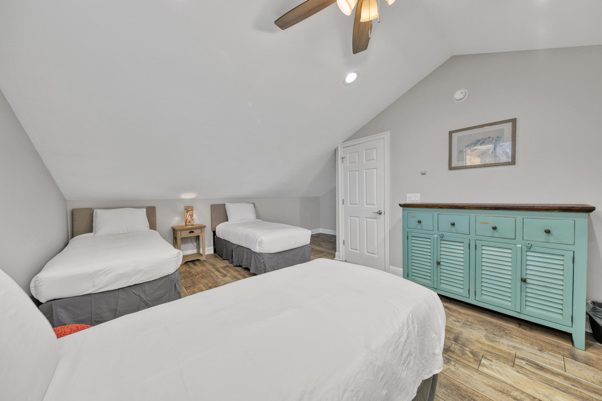 VANTAGE POINTE - Residential Lease
