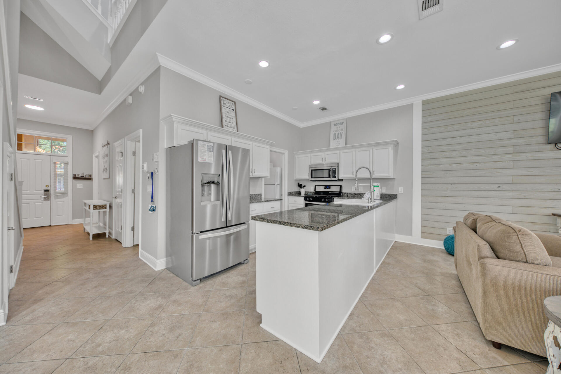 VANTAGE POINTE - Residential Lease