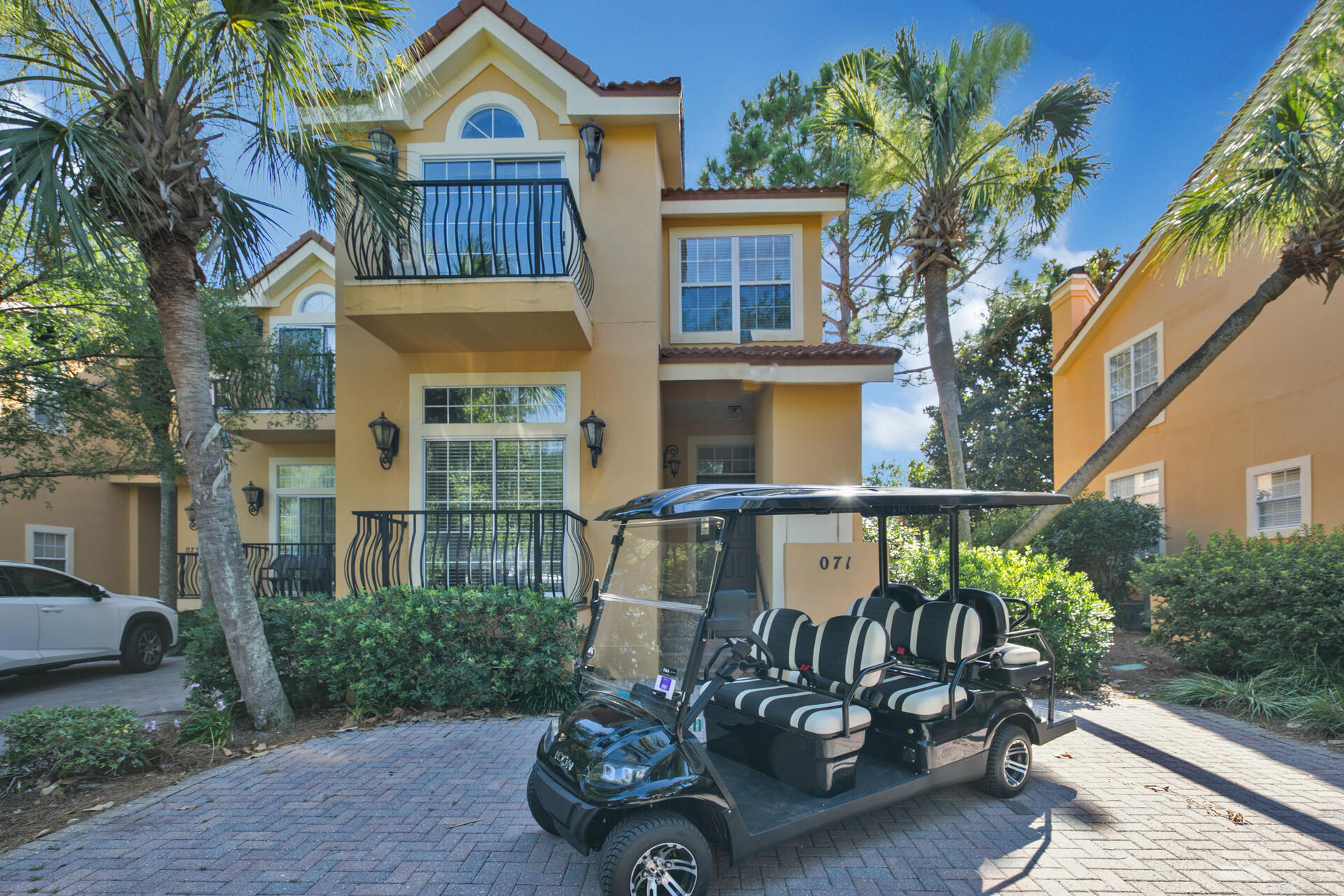 VANTAGE POINTE - Residential Lease