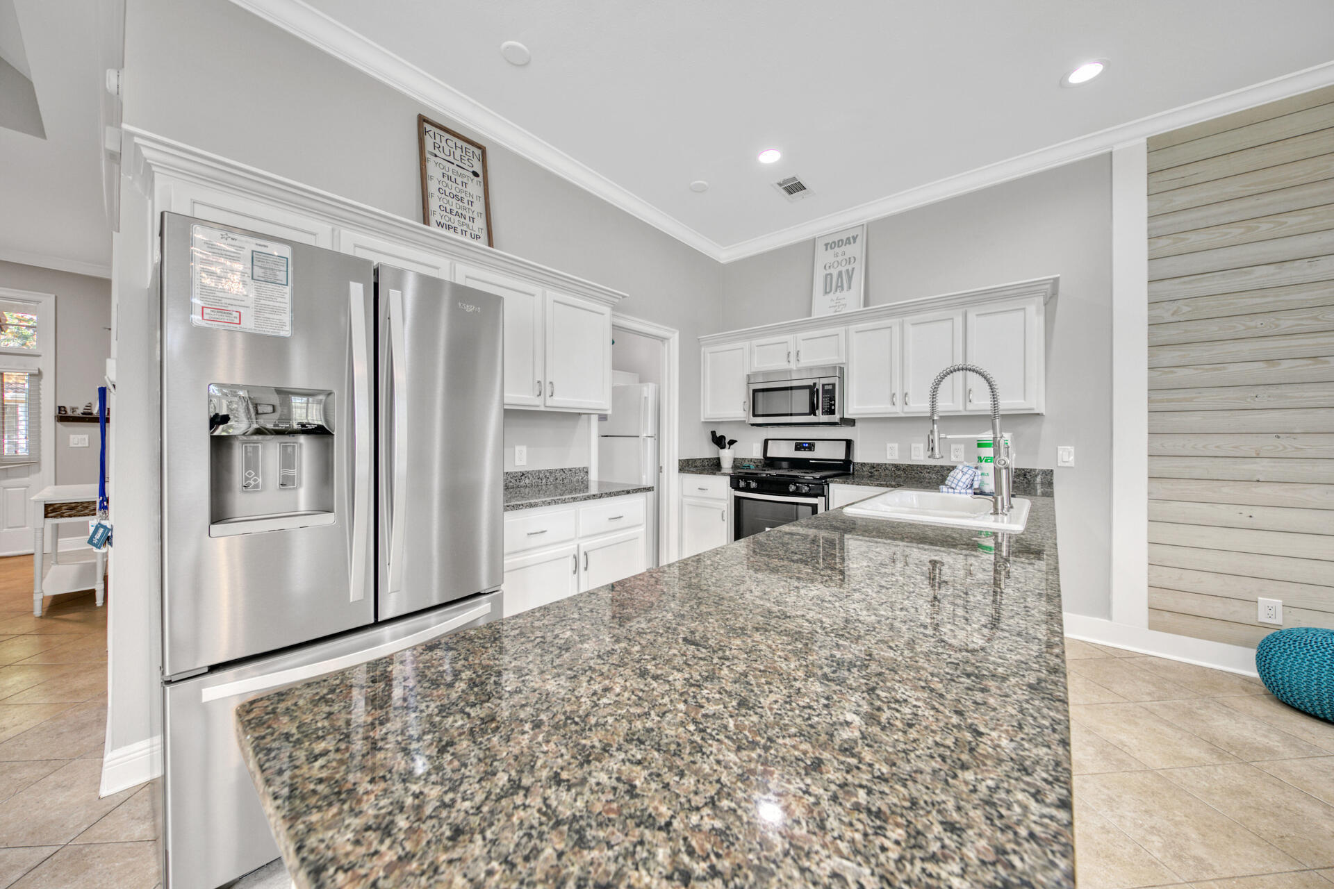 VANTAGE POINTE - Residential Lease
