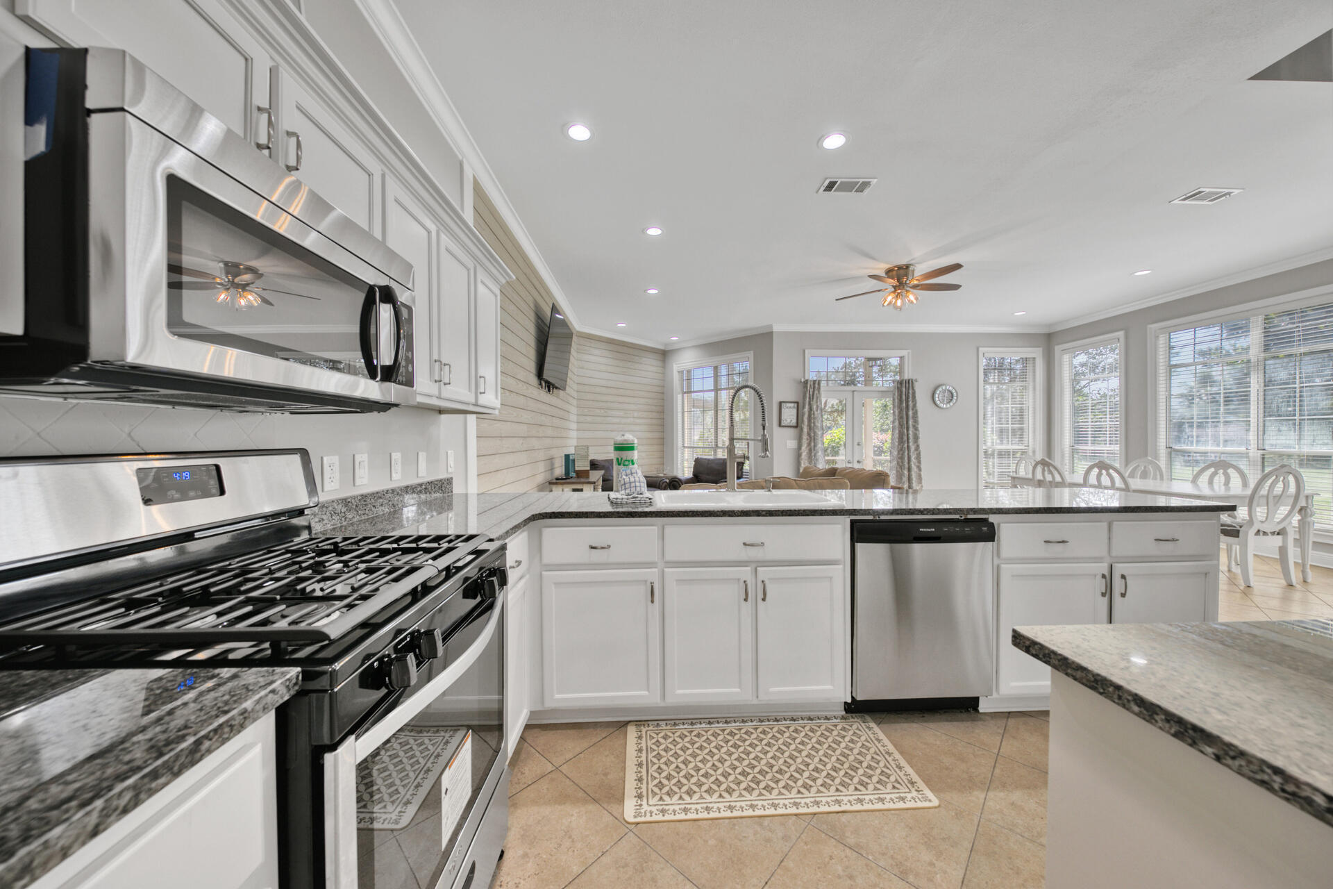 VANTAGE POINTE - Residential Lease
