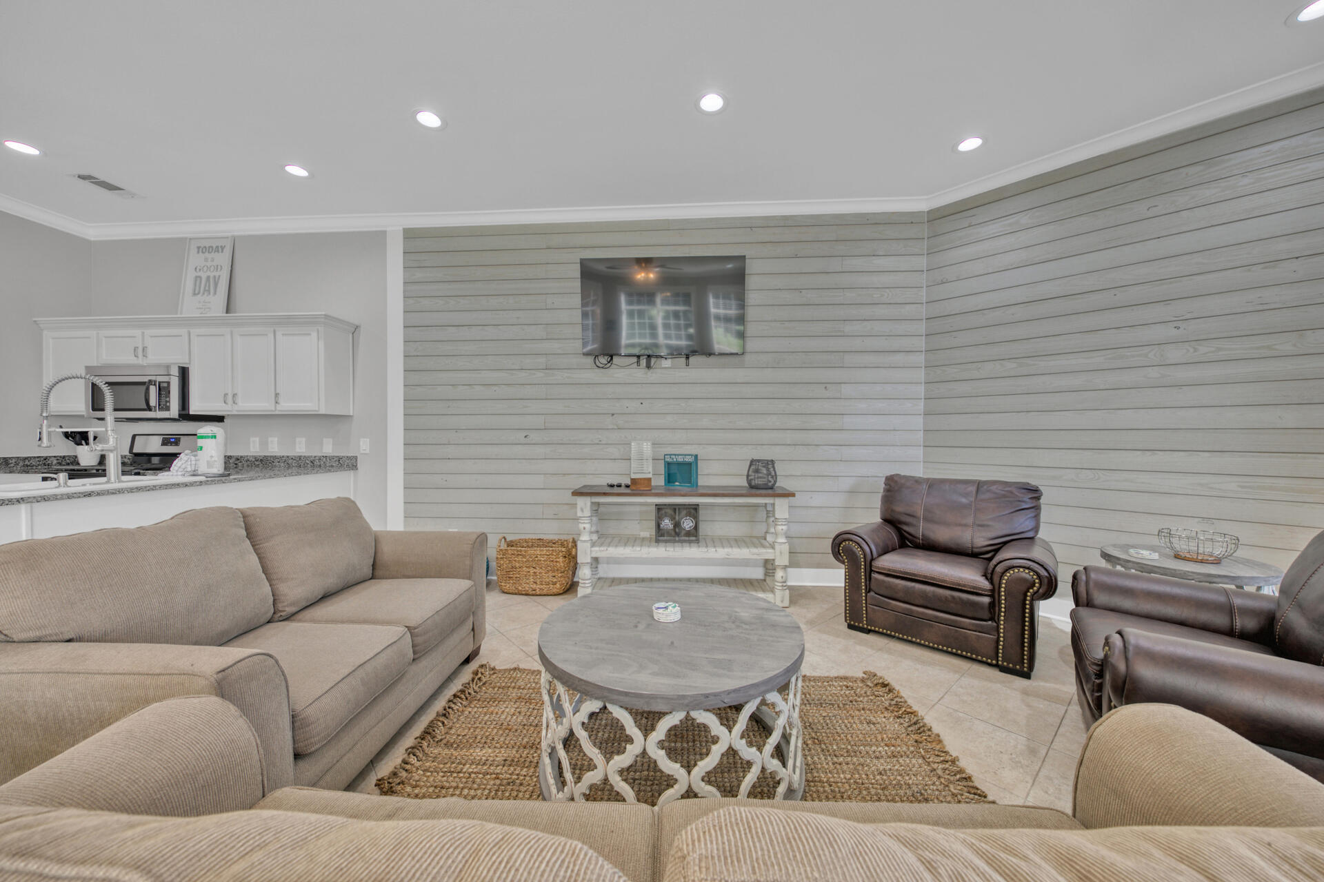 VANTAGE POINTE - Residential Lease