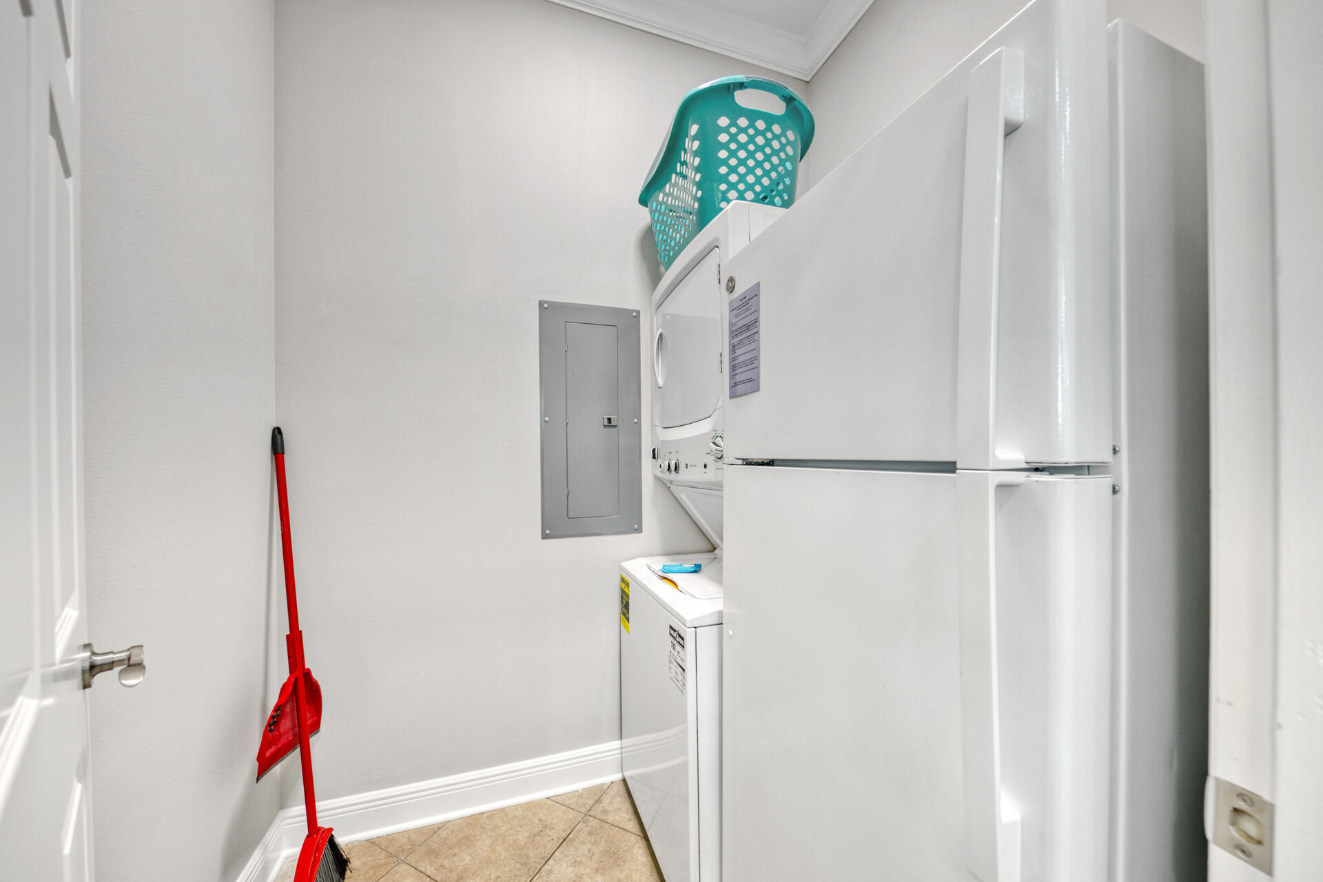 VANTAGE POINTE - Residential Lease