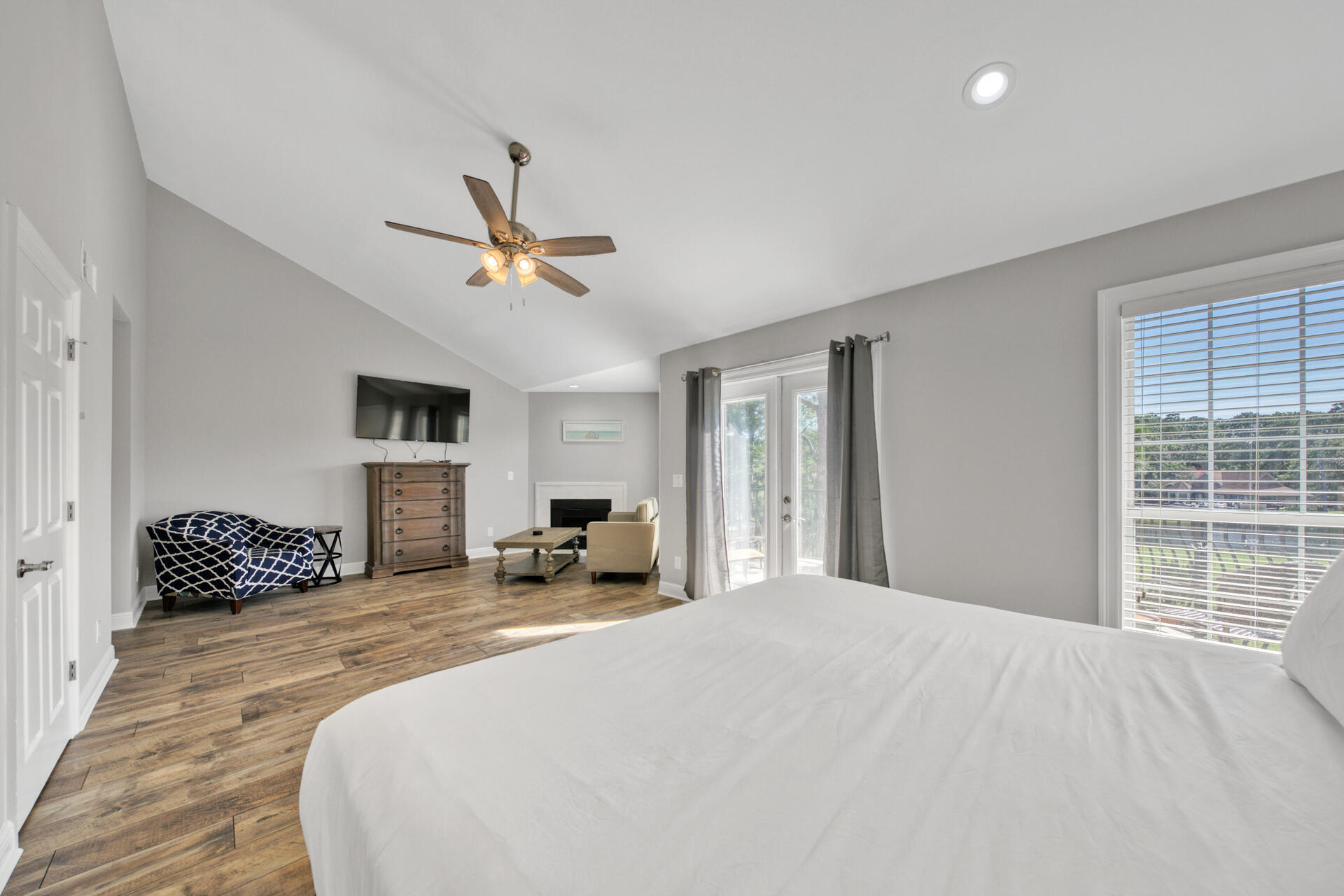 VANTAGE POINTE - Residential Lease