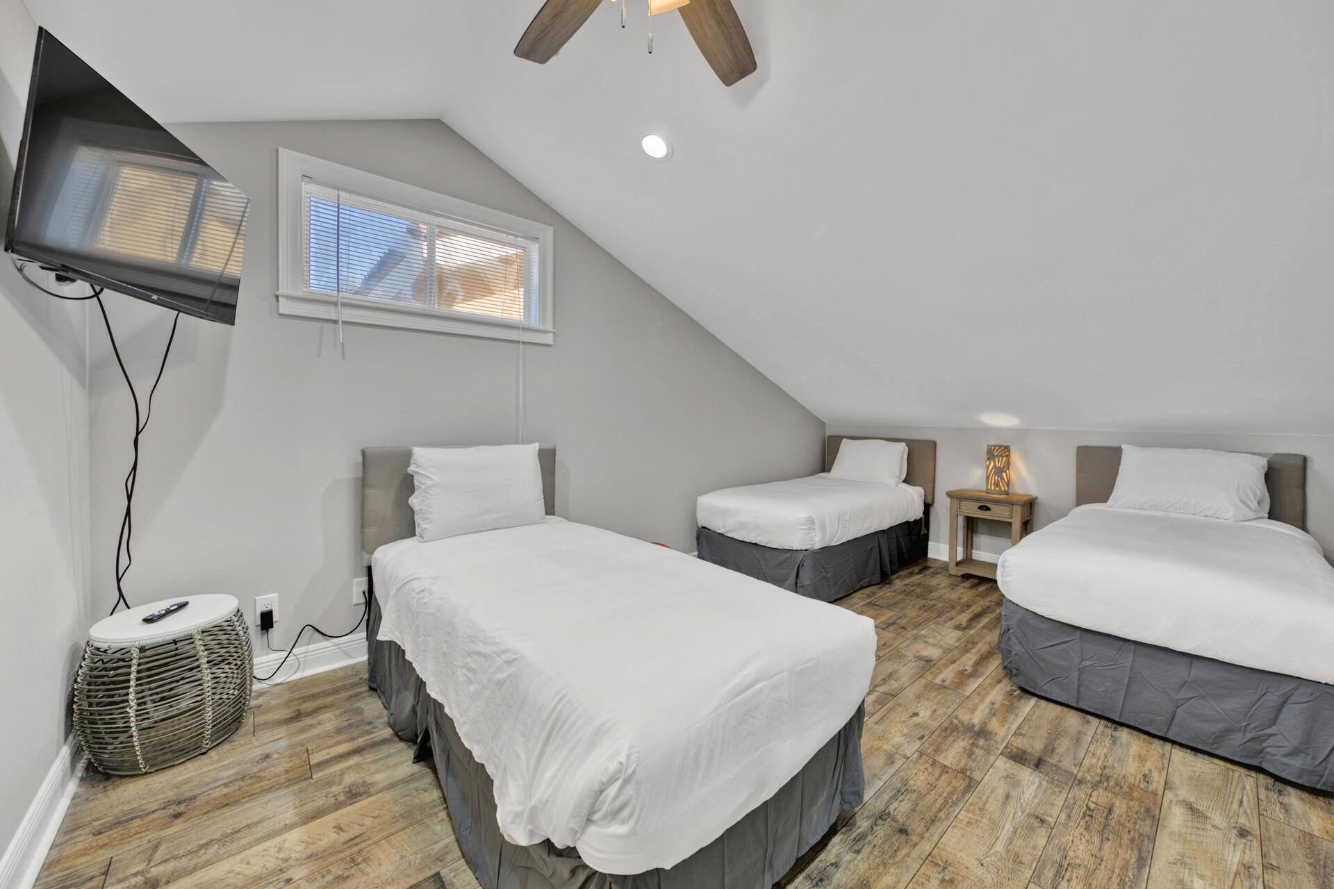 VANTAGE POINTE - Residential Lease