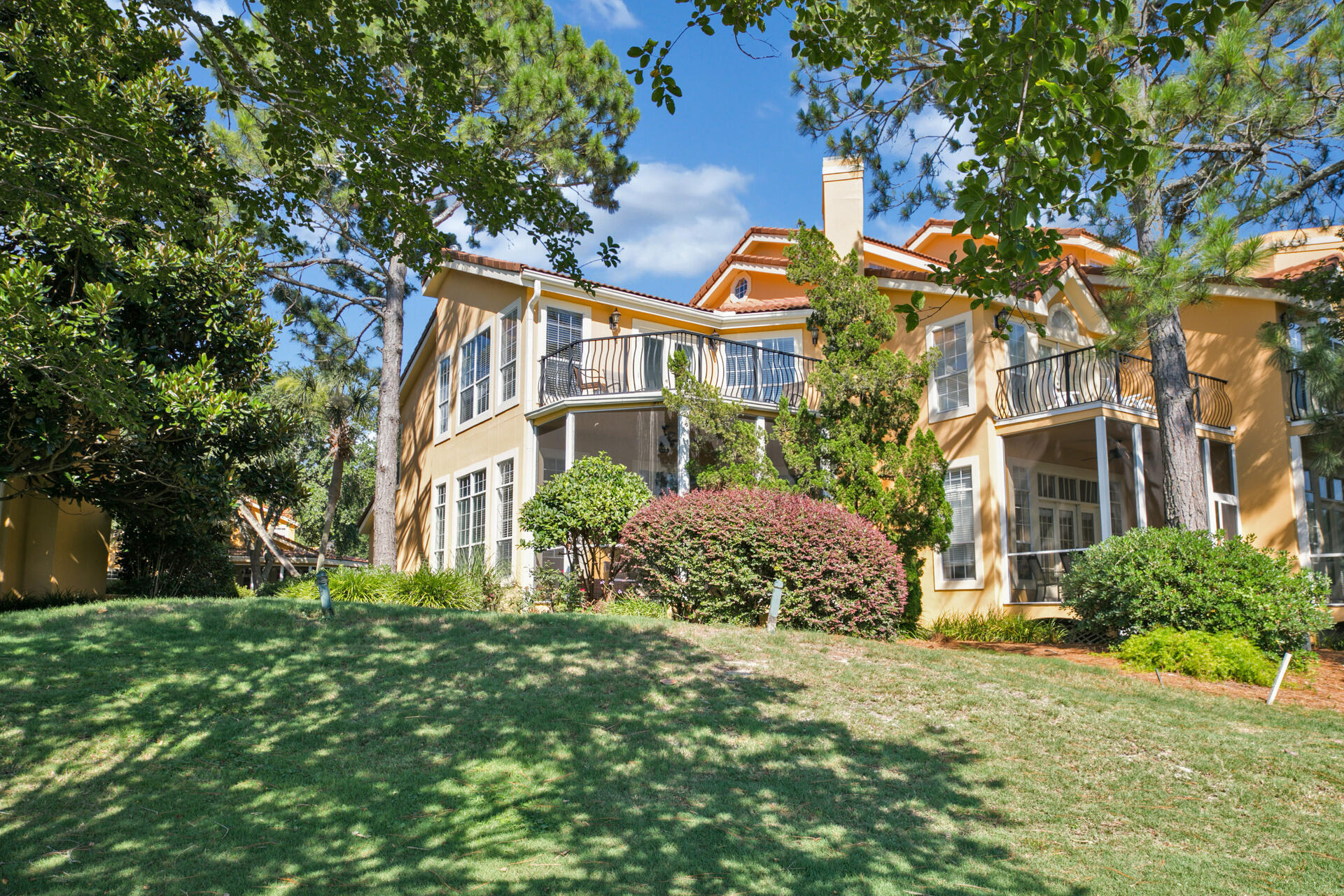 VANTAGE POINTE - Residential Lease