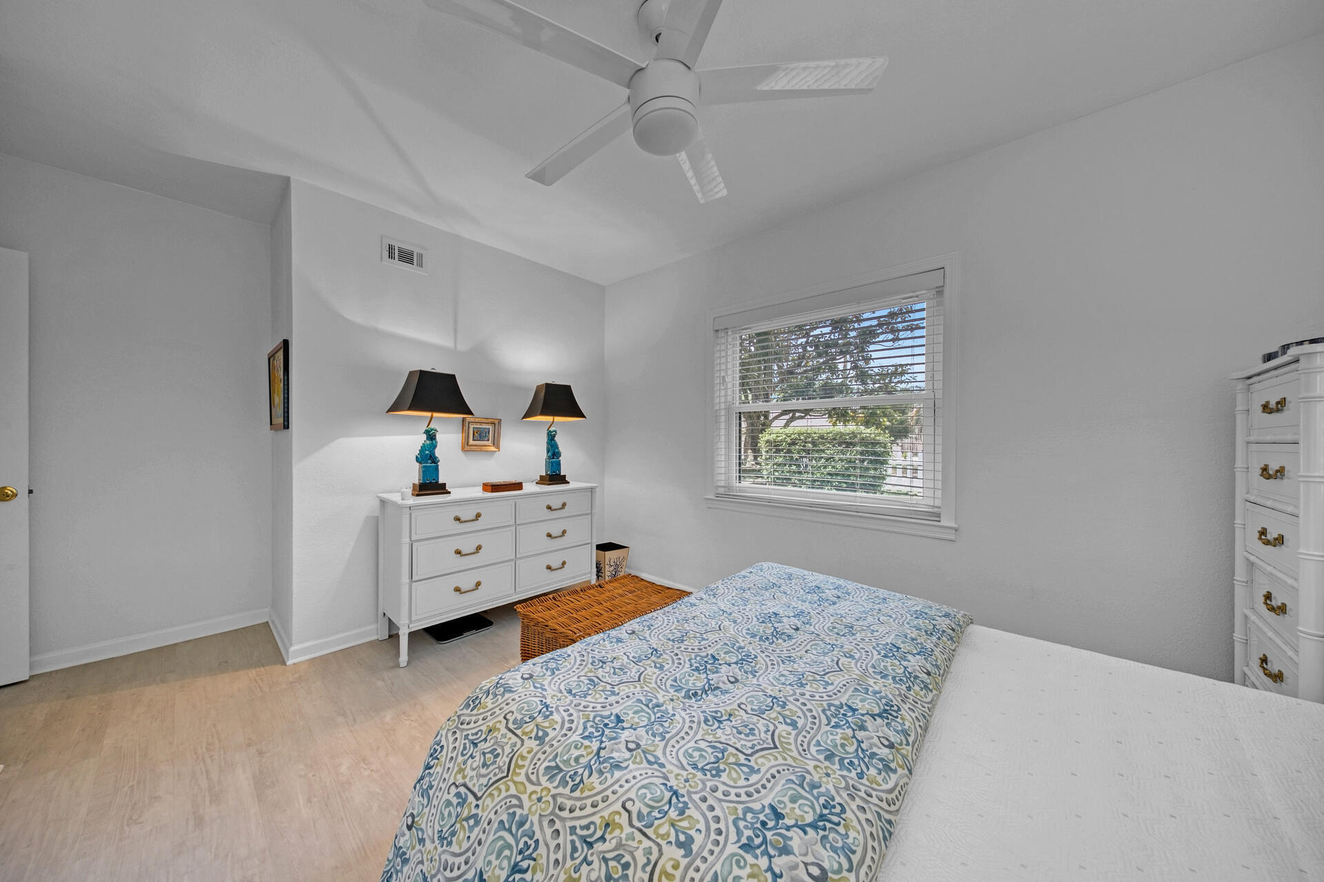 ELLIOTTS POINT 7TH ADDN - Residential