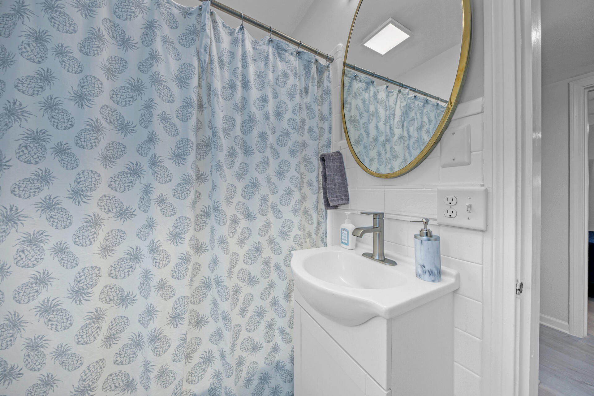 ELLIOTTS POINT 7TH ADDN - Residential