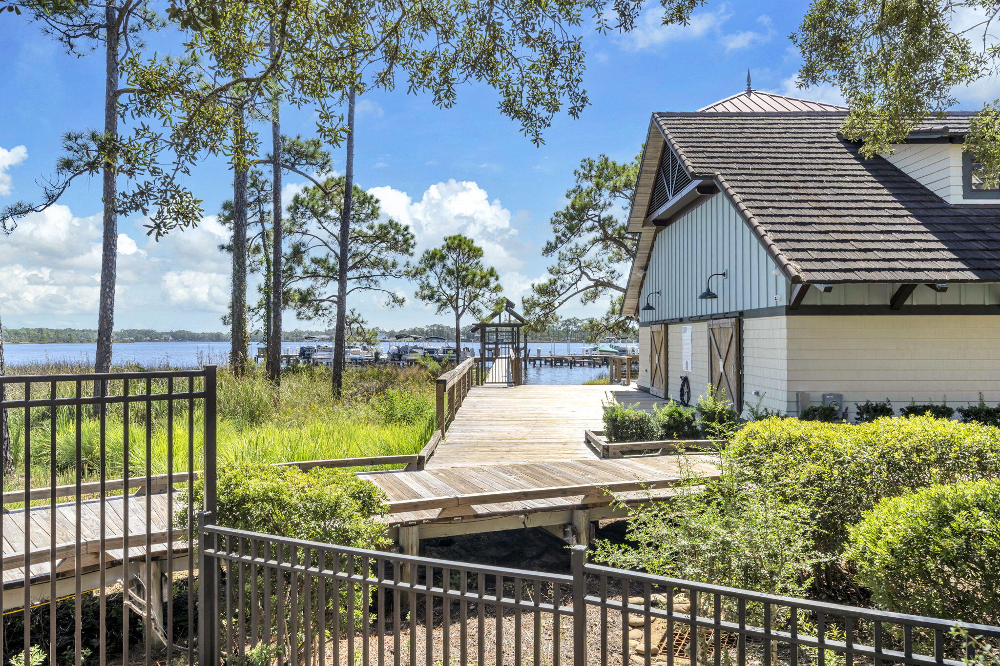 WILD HERON - Residential