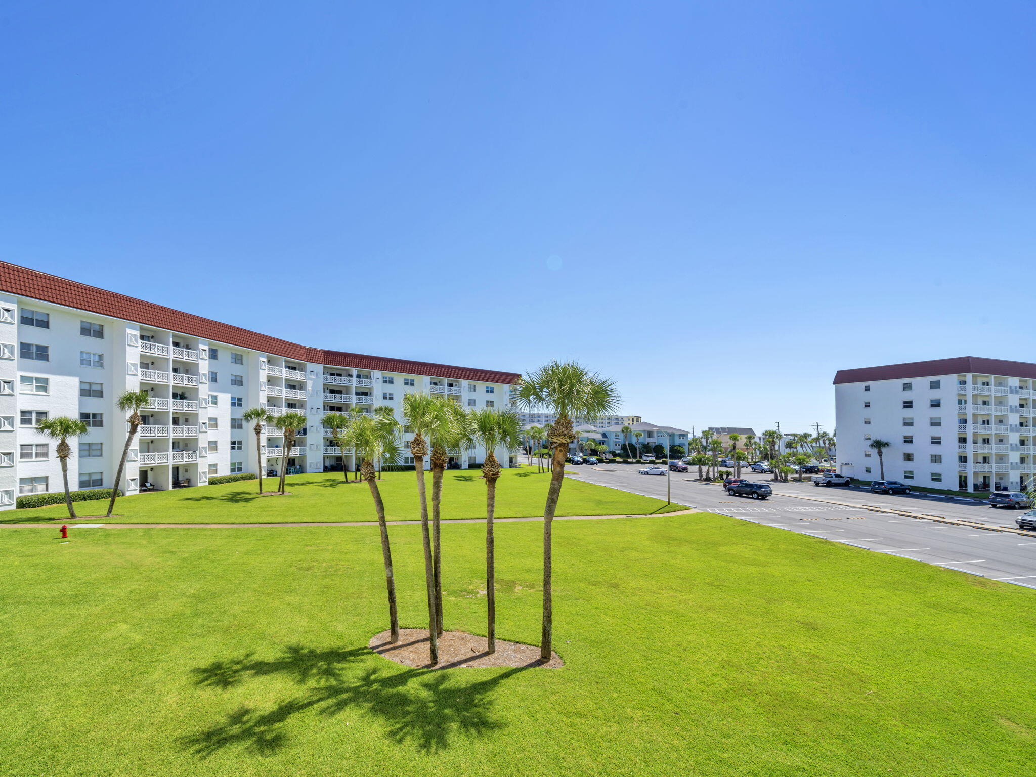 EL MATADOR CONDO - Residential