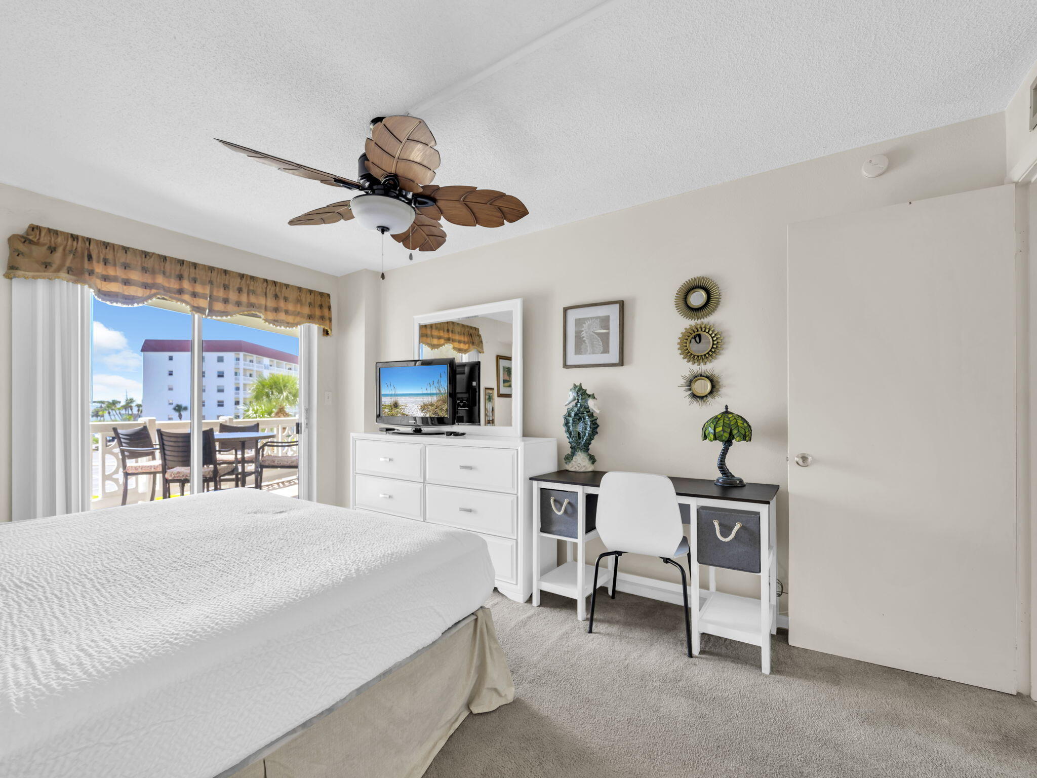 EL MATADOR CONDO - Residential