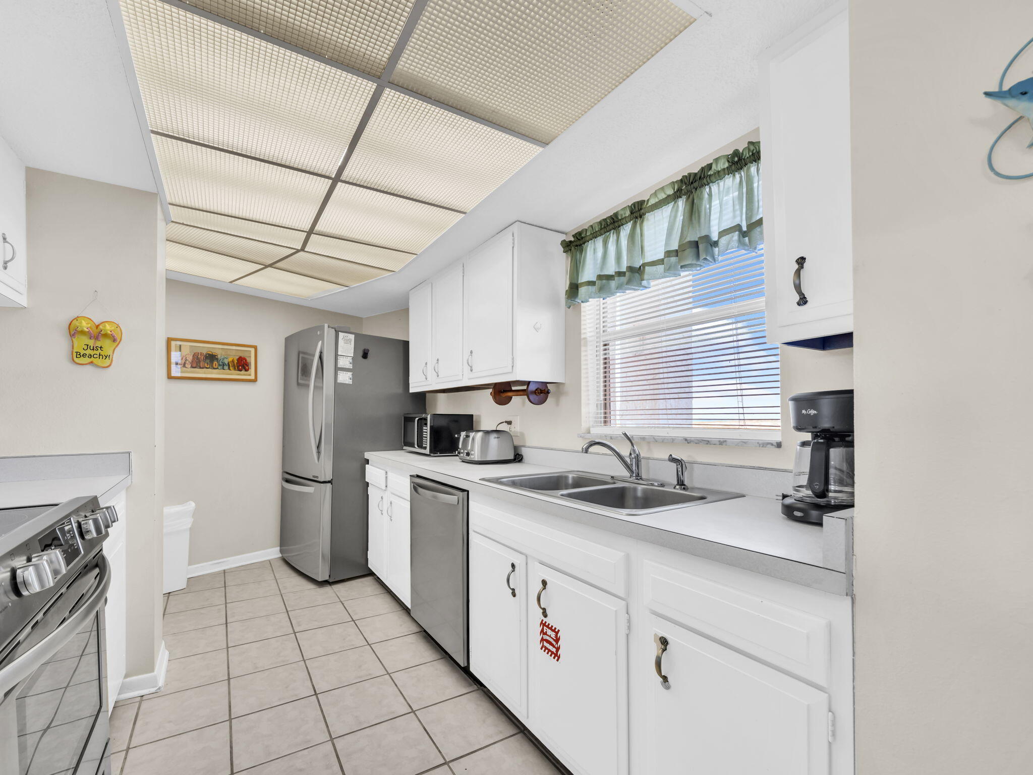 EL MATADOR CONDO - Residential