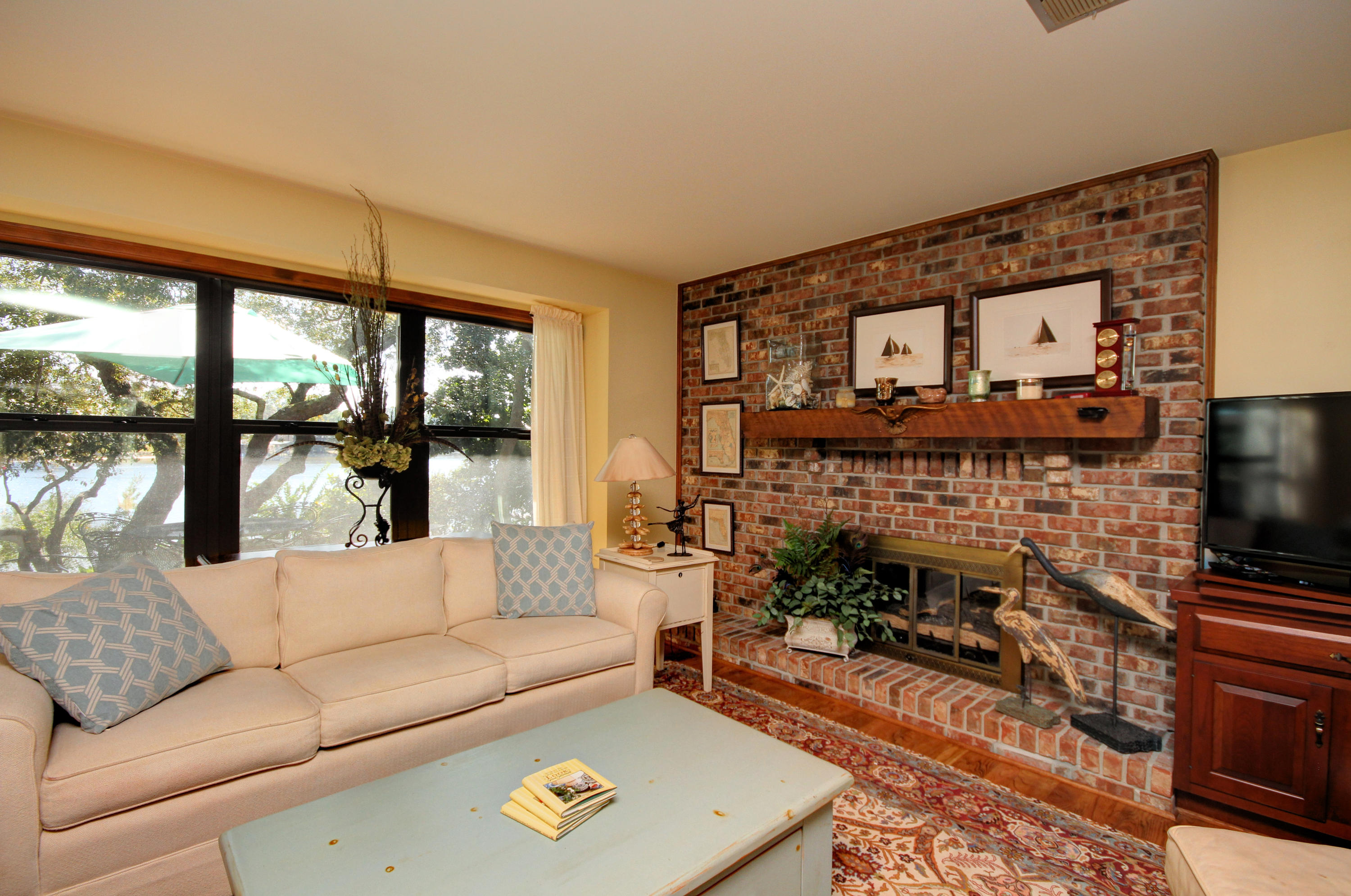 BAYOU POQUITO - Residential