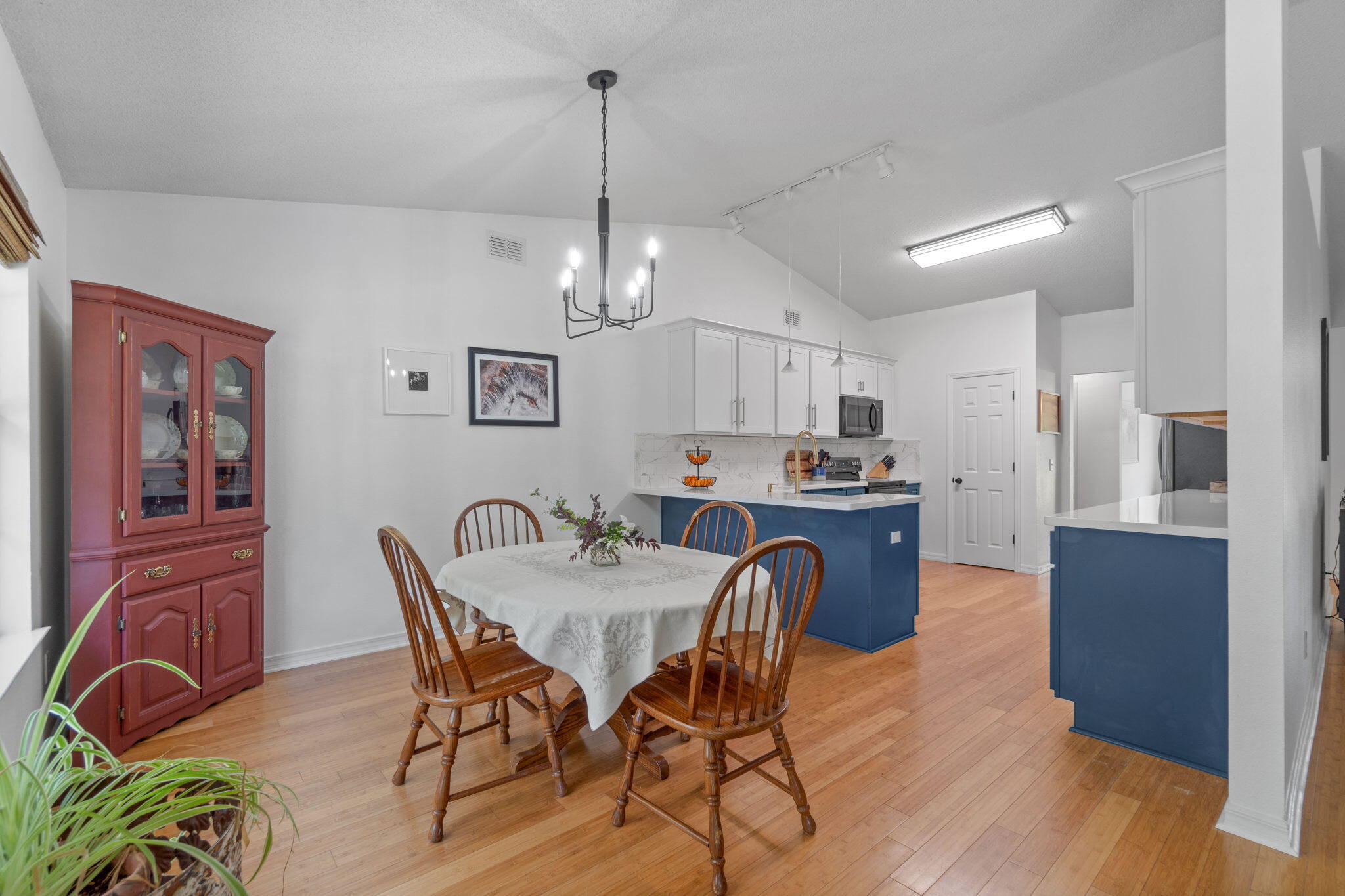 HOLLEY BY THE SEA - Residential