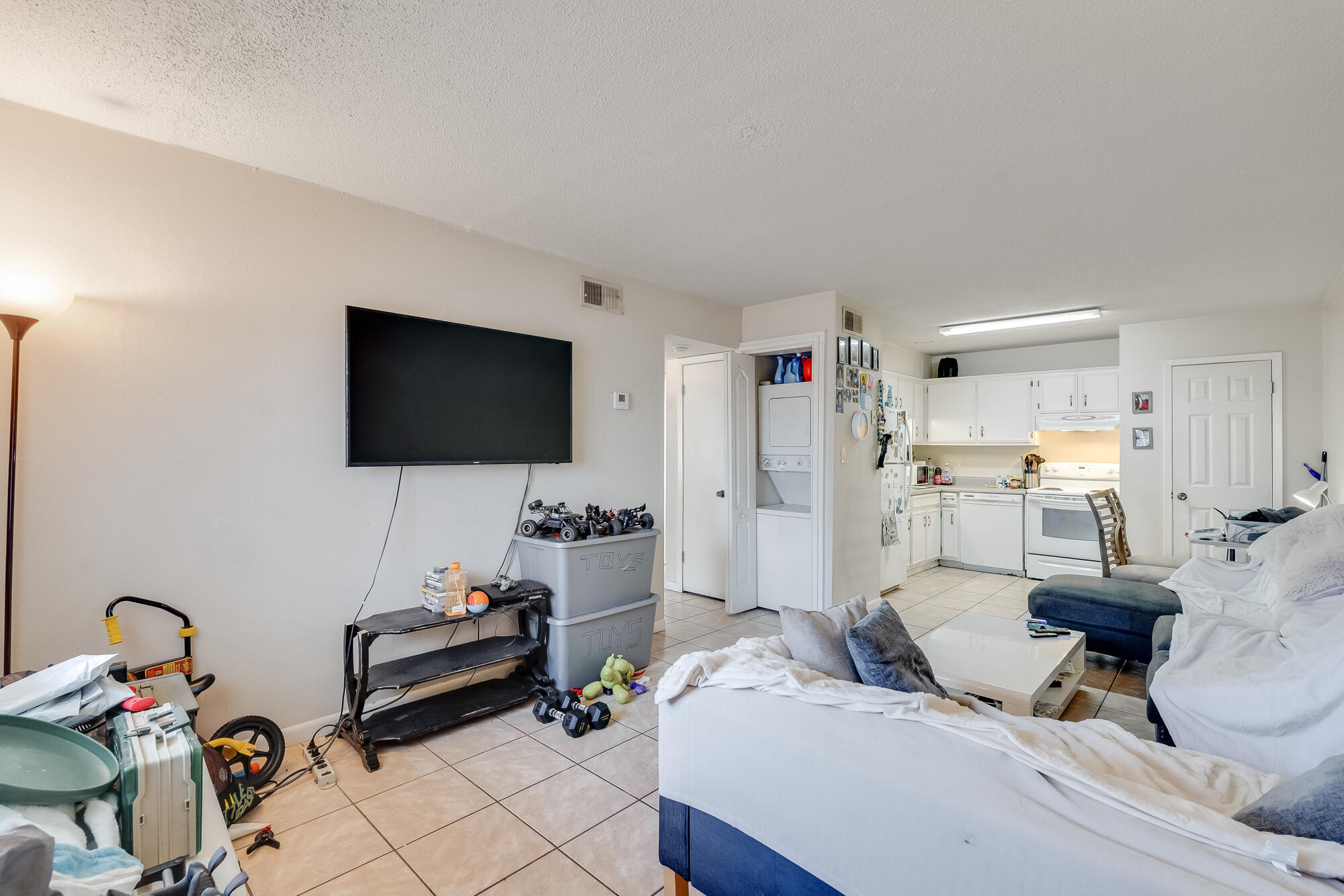 BREAKERS WEST - Residential