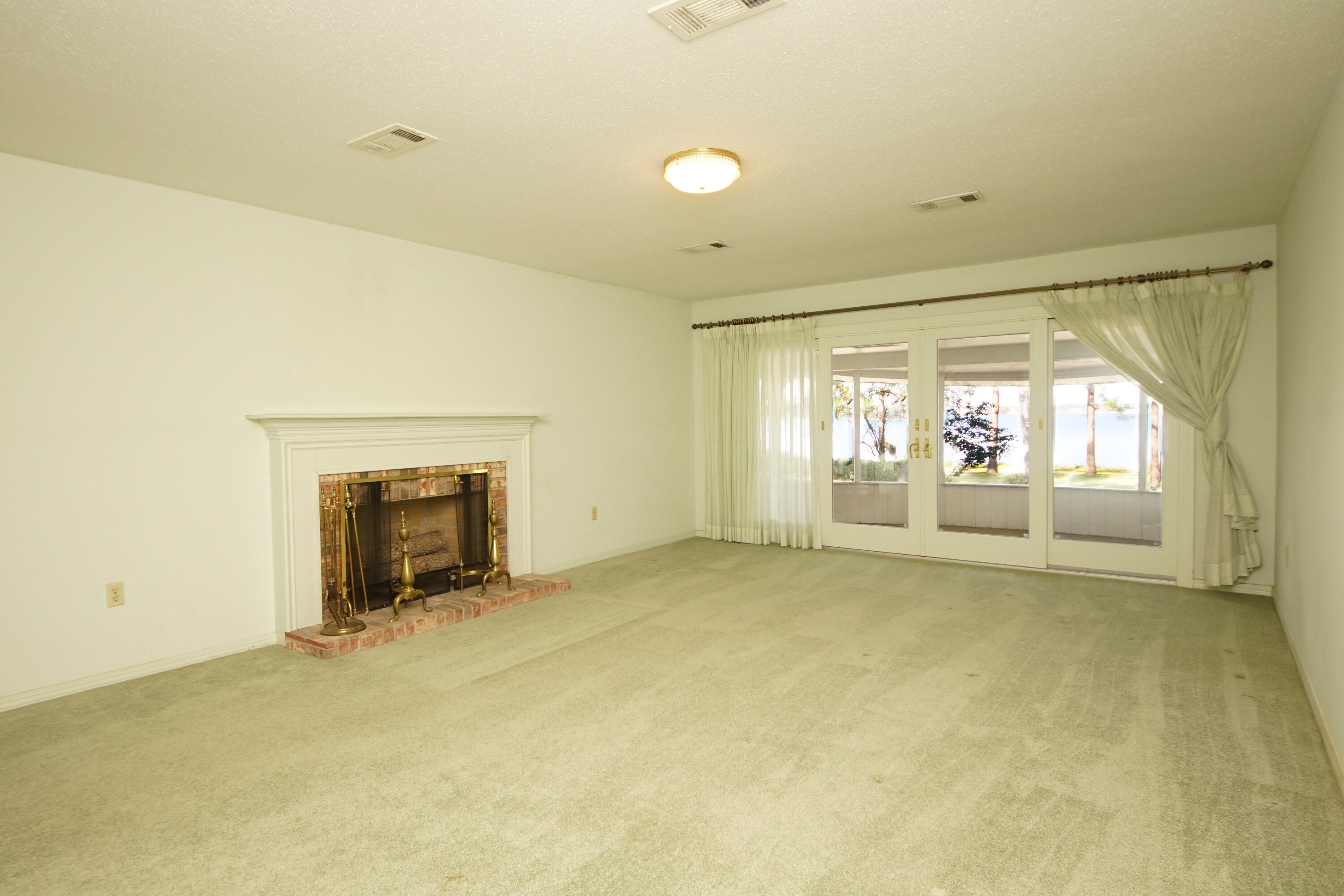 VALPARAISO SHORES - Residential