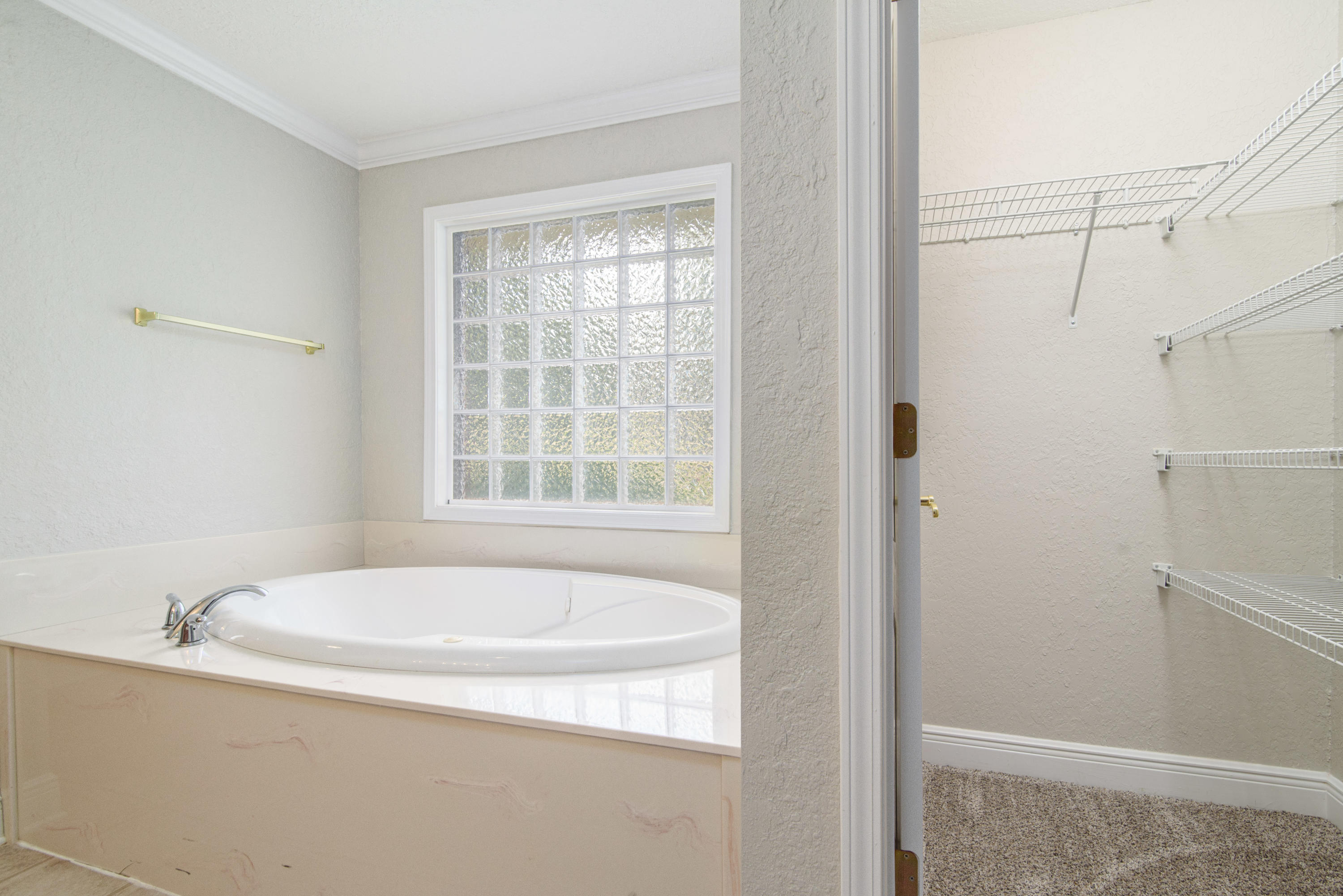 FOX VALLEY - Residential