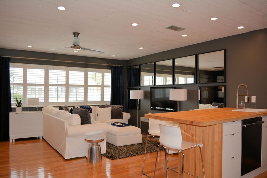 This Beautifully fully renovated studio is not on a rental program. It is furnished with coastal modern touches throughout, a fully equipped kitchen. Ship lap ceilings. Bunk beds are custom built for 3 all with flat screen televisions. New tempur-pedic queen mattress. Lots of storage. Plantation shutters. New hot water heater. Wifi thermostat. In the heart of Seagrove Beach and a short bike ride to Seaside.