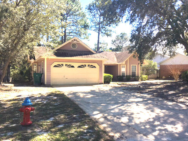 Perfect location in Bluewater Bay. This split floor plan home provides a formal dining room, large eat in kitchen, family room, spacious bedrooms and new carpeting. Upon entering you will walk into the spacious family room with a wood burning fire place, cathedral ceilings and lots of natural sunlight. The kitchen provides lots of cabinetry and plenty of counter space along with the spacious dining area. The Master Bedroom has a good sized walk in closet and the Mater Bathroom comes with dual sinks with a shower and bath combination. Overall this is a great home in Bluewater for a great price.