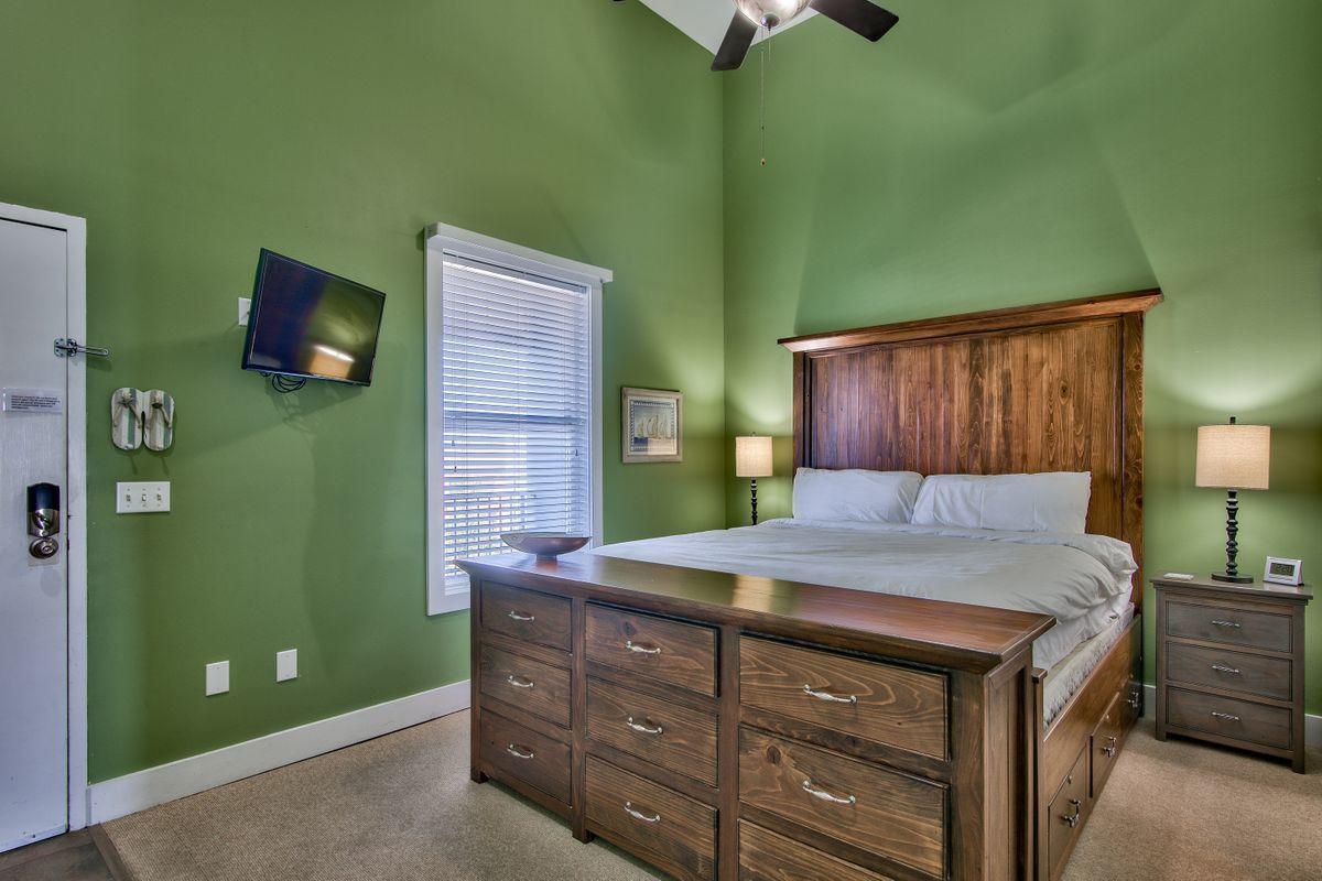 INN AT GULF PLACE - Residential