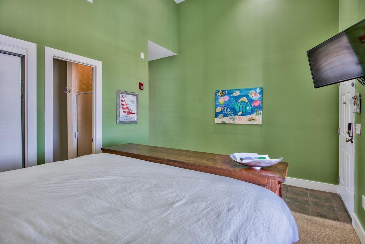 INN AT GULF PLACE - Residential