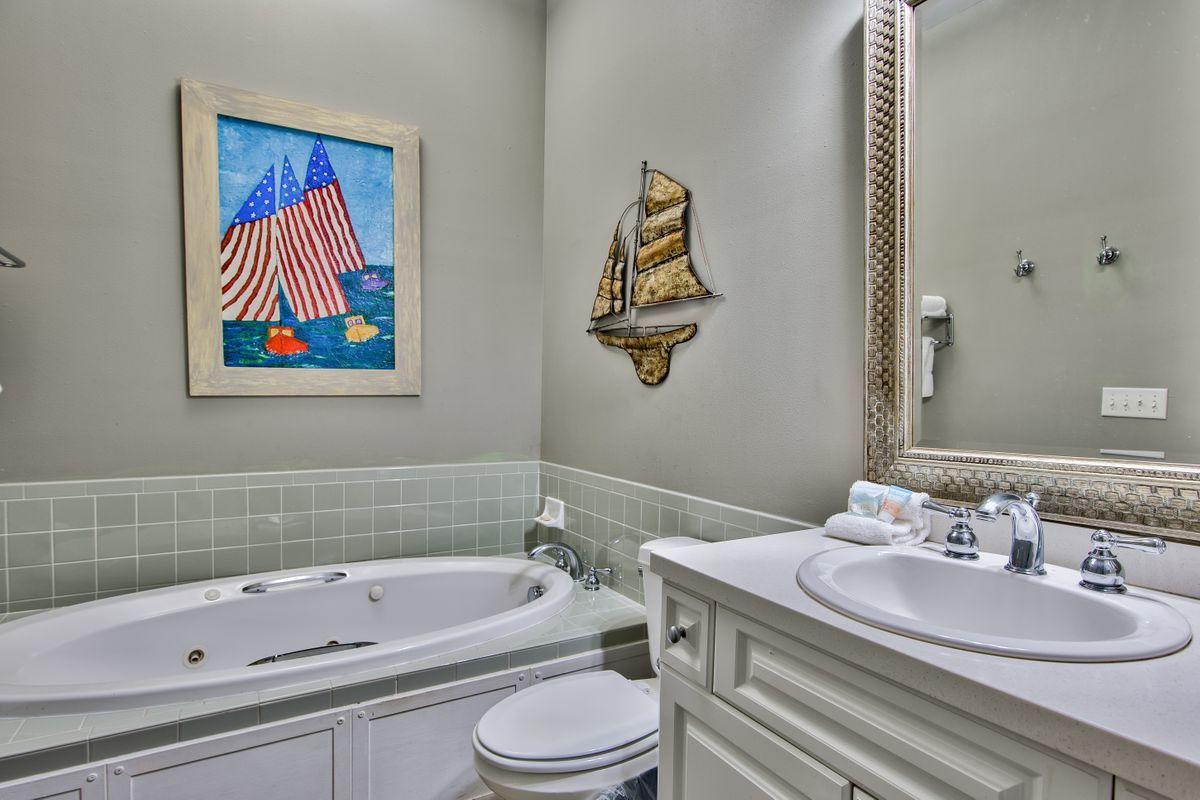 INN AT GULF PLACE - Residential