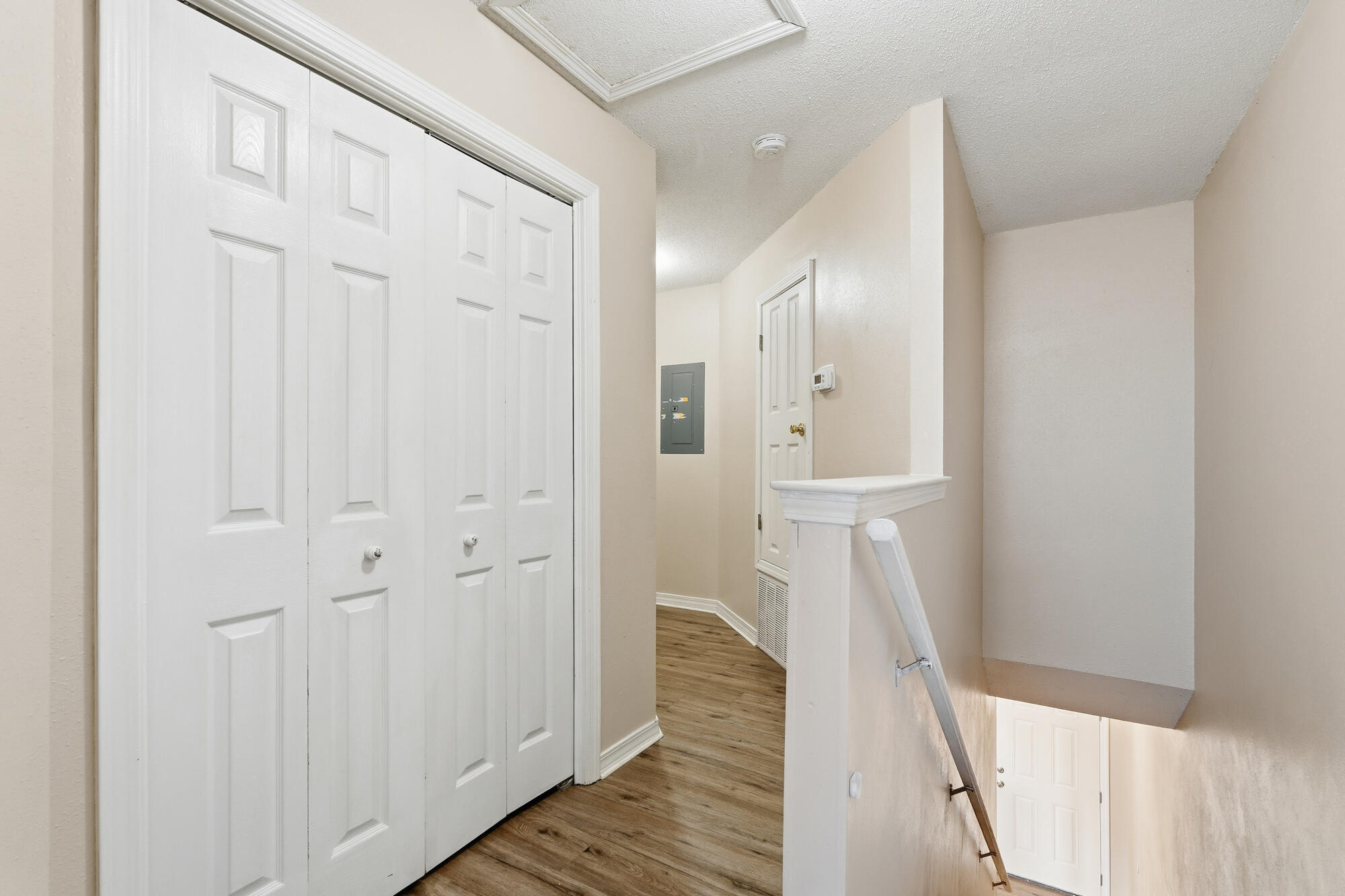 HIDDEN BAY VILLAGE - Residential